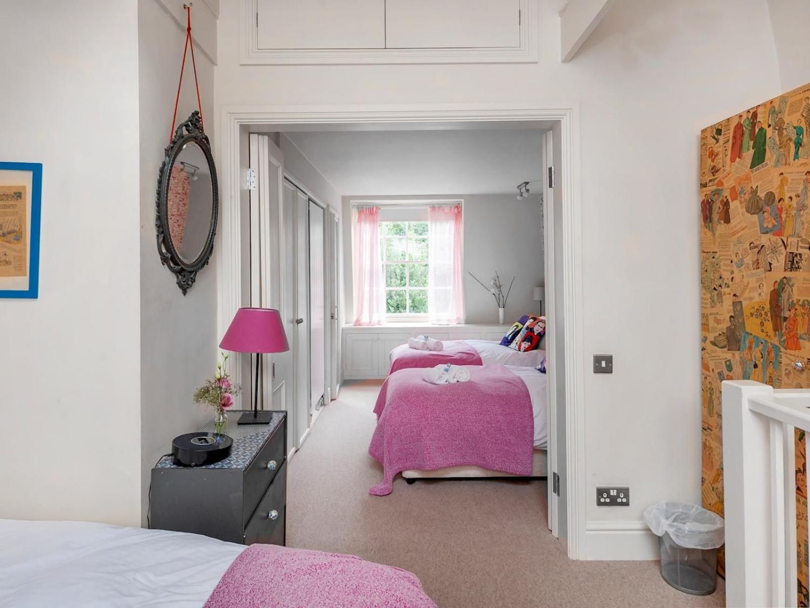 Pass The Keys Luxury Centre House Bath