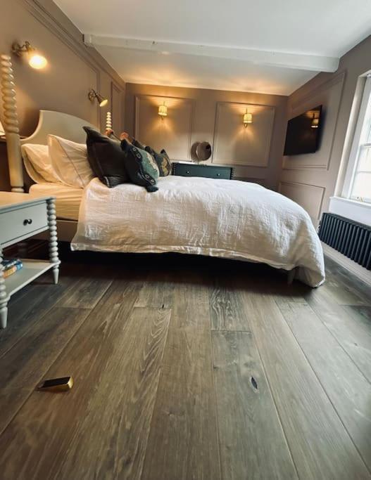 Luxury Georgian Townhouse Apartment *