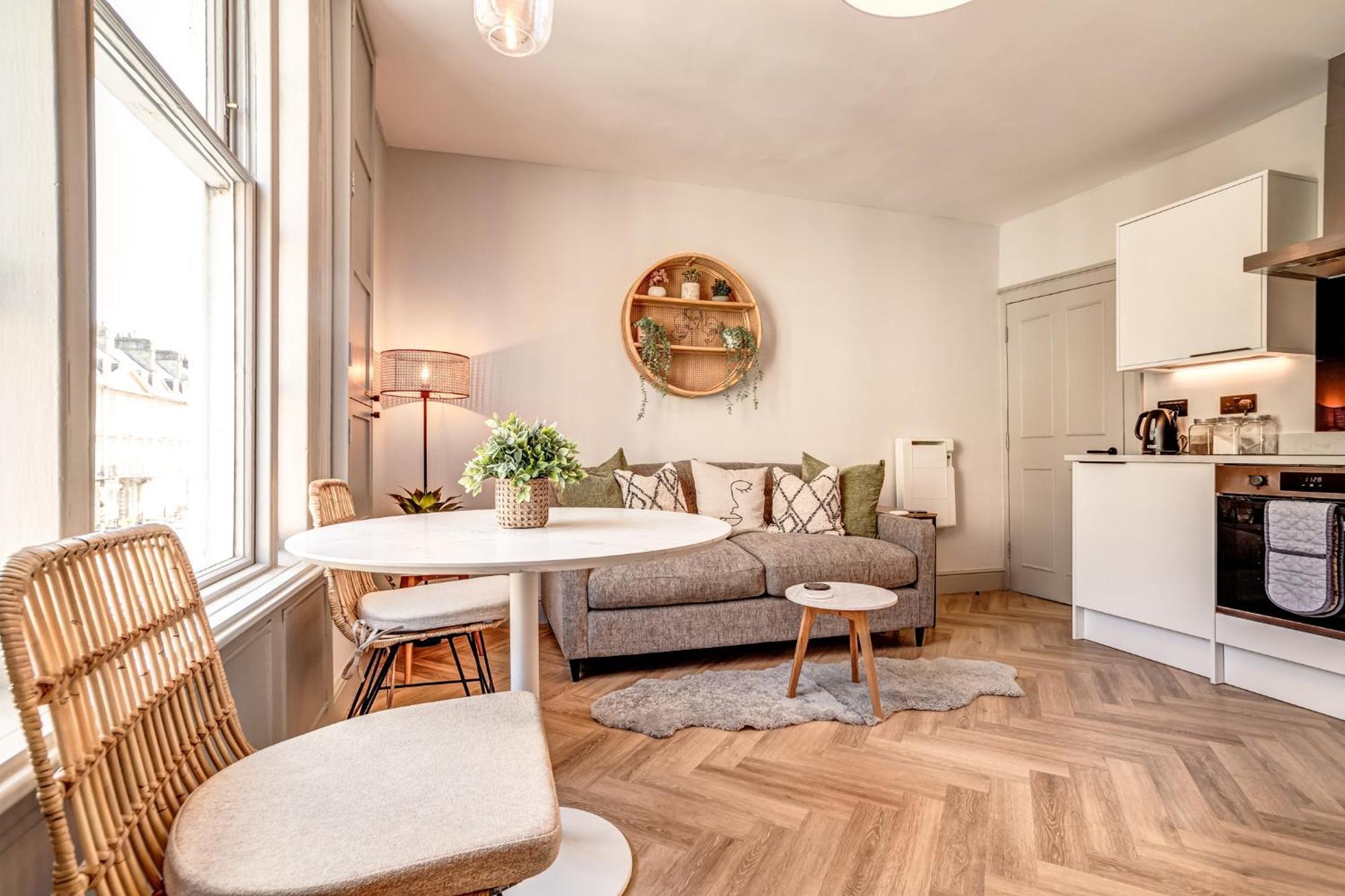 Artizan's Den - Central, Japandi Style Apartment *