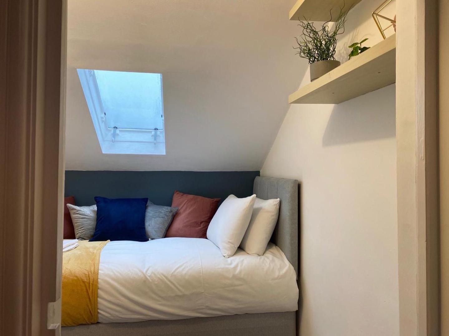 Stylish 2br Getaway Near Bath's Spots! Apartment *