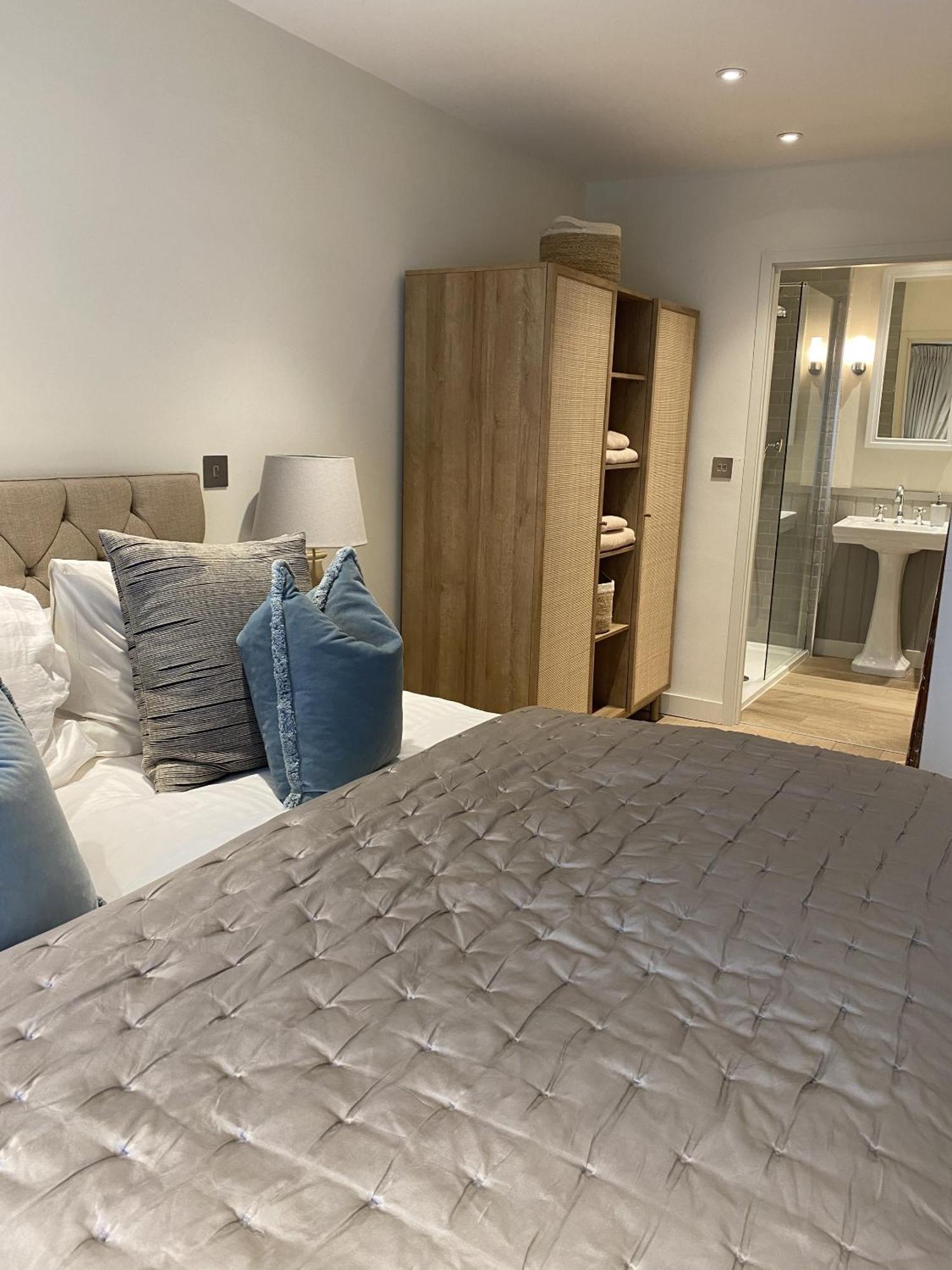 Walcot Yard With Parking, Keys Bath
