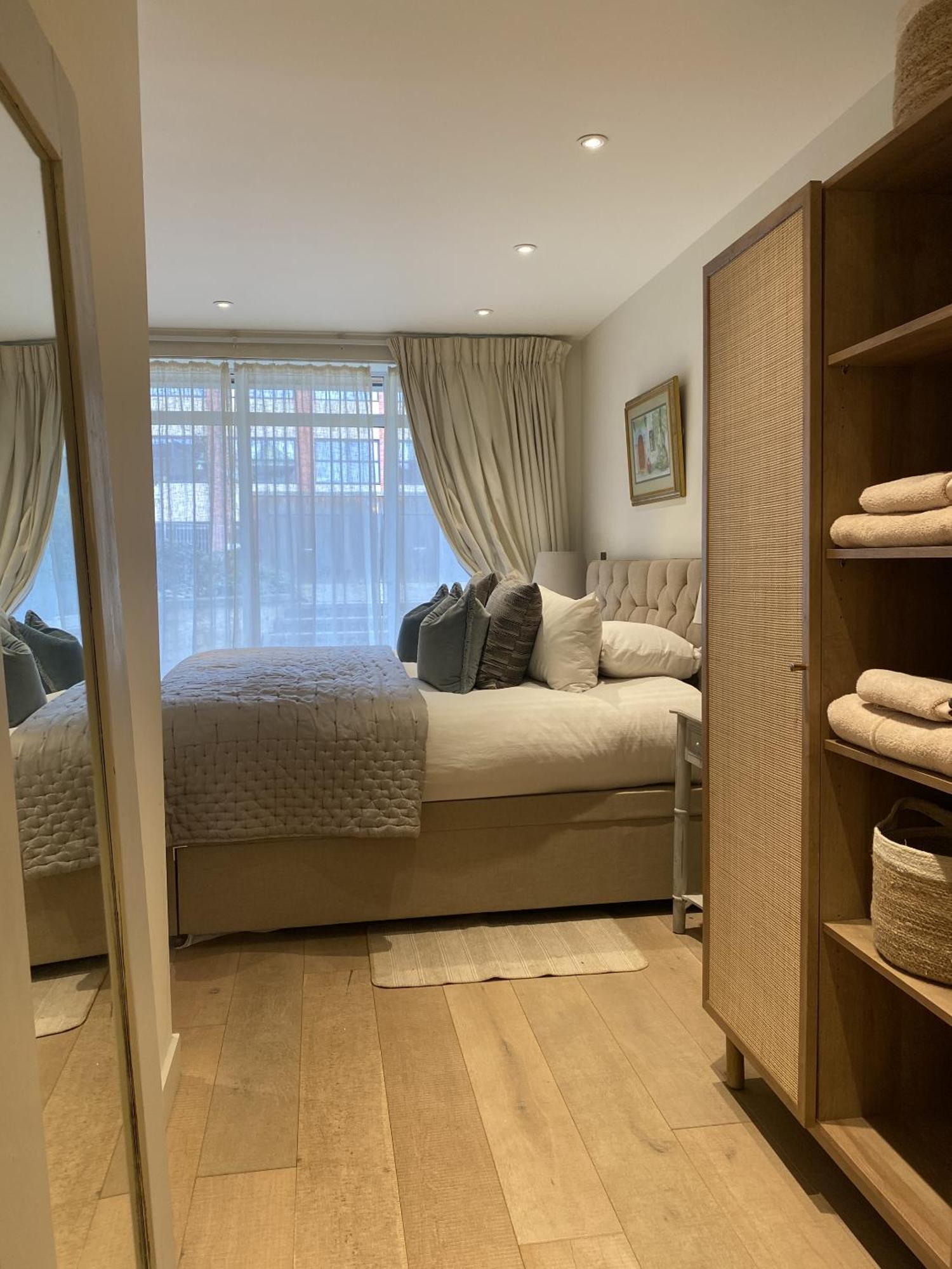 Walcot Yard With Parking, Keys Apartment Bath