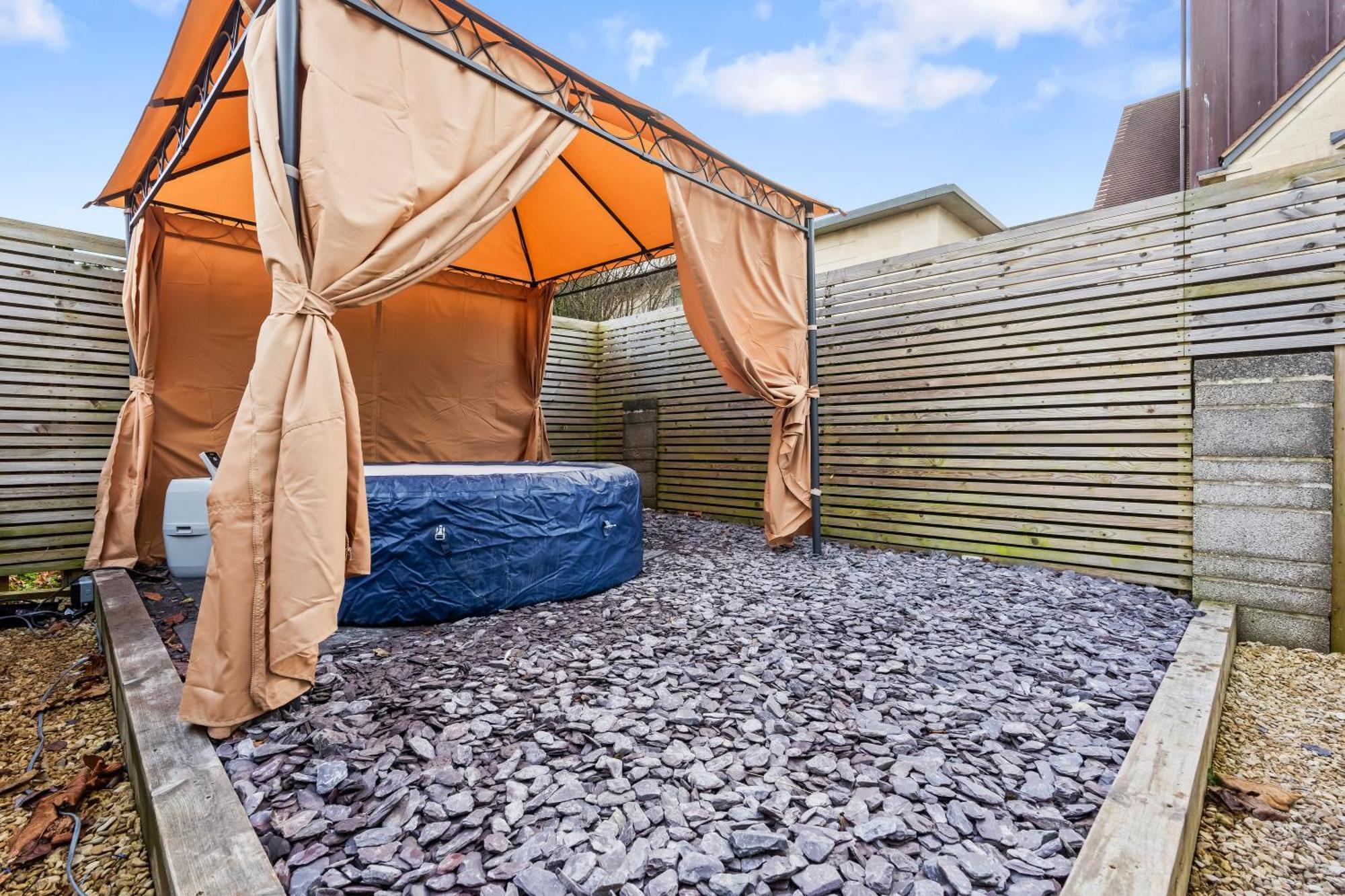 Cosy 2-bedroom With Private Hot Tub Holiday home