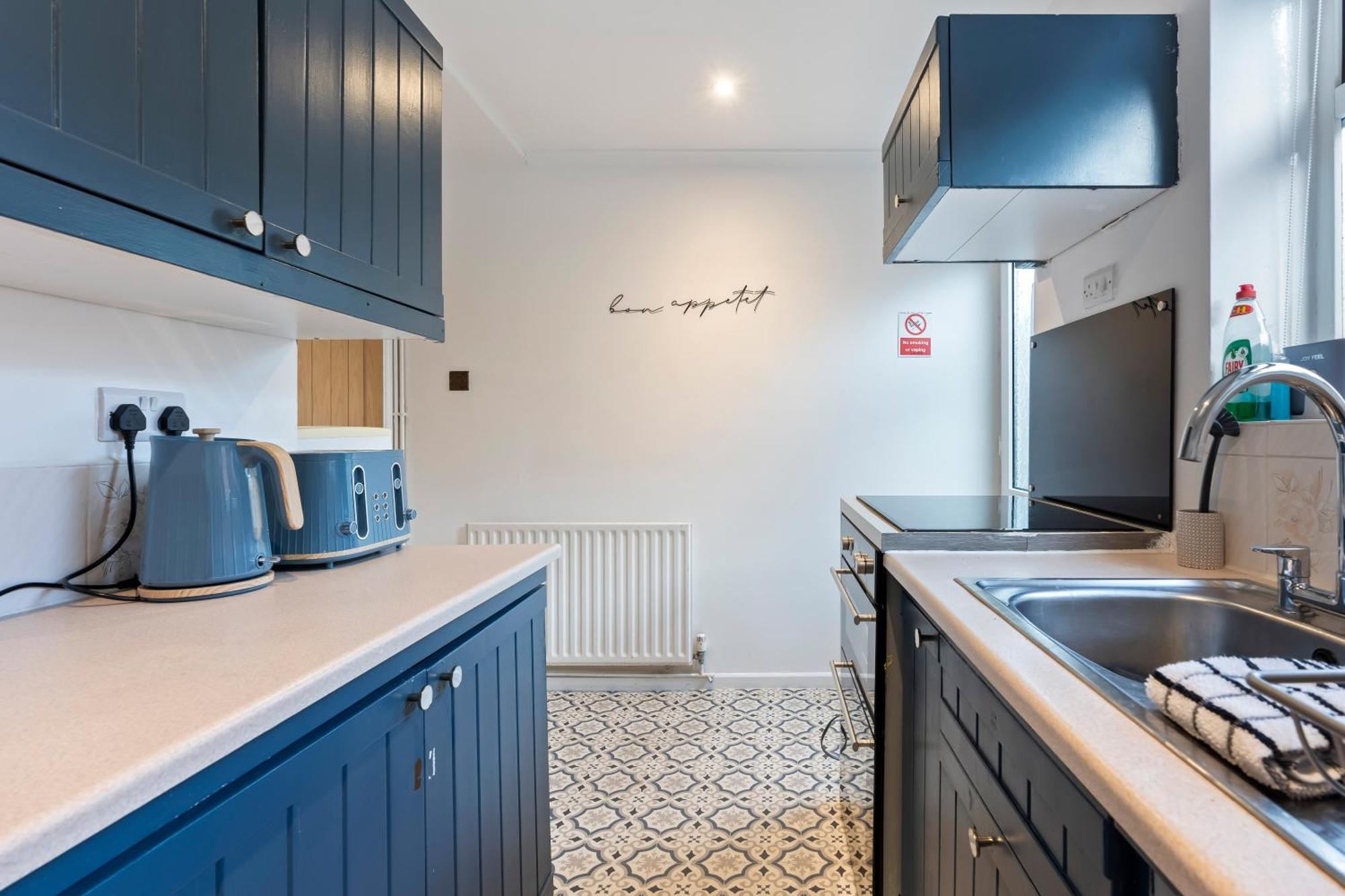 Cosy 2-bedroom With Private Hot Tub Holiday home Bath