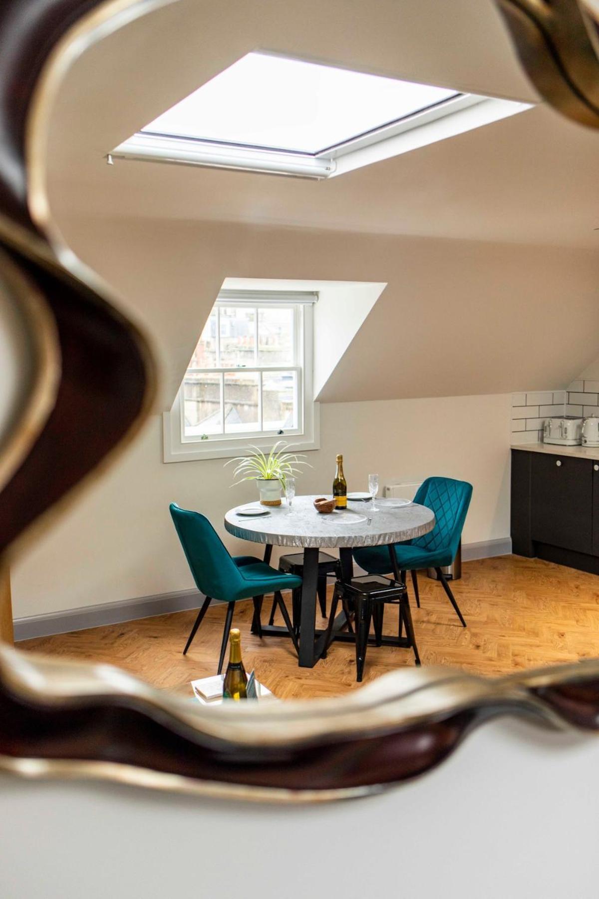 Abbey Views - Stylish &