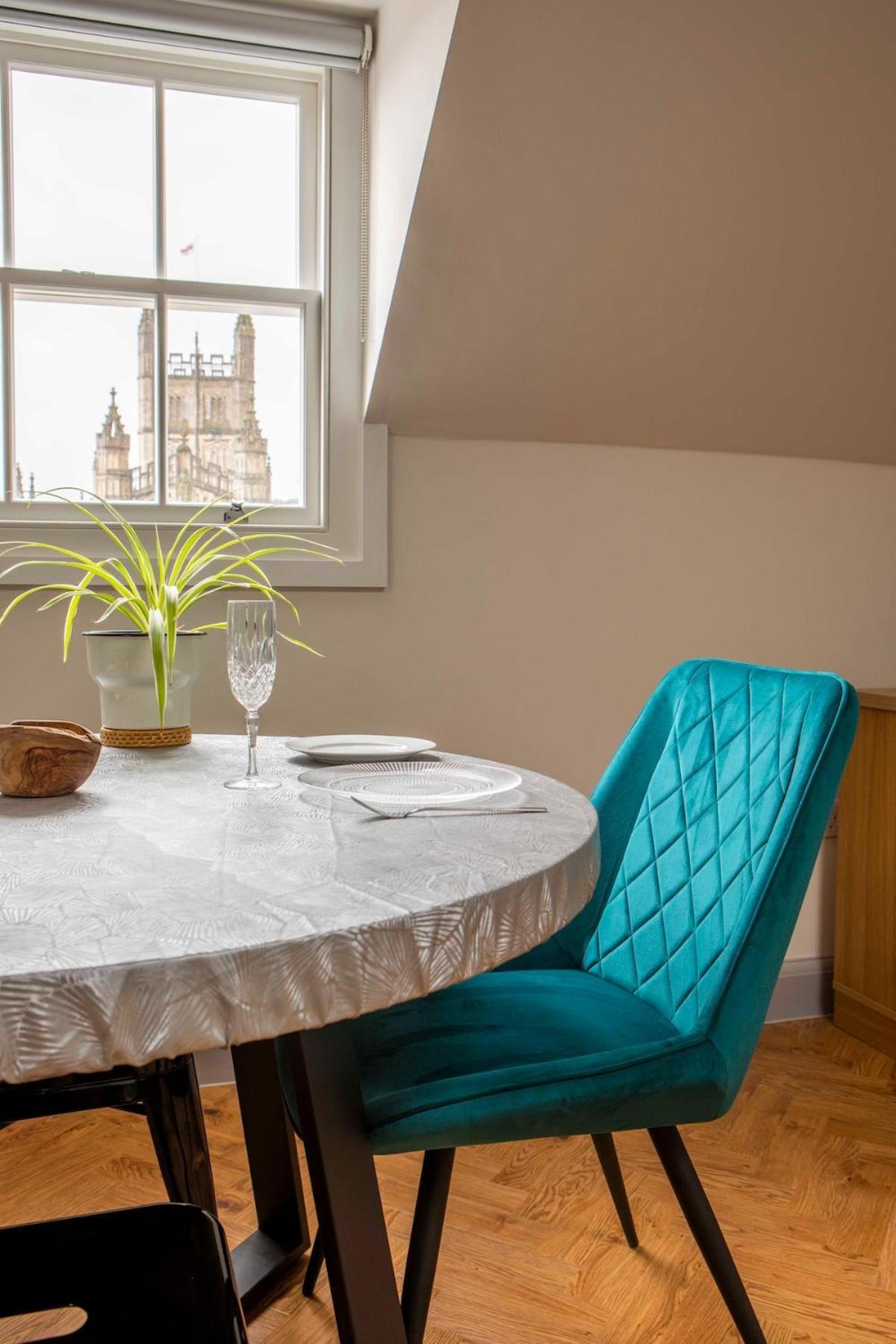 Abbey Views - Stylish & Bath