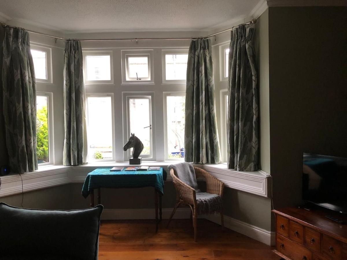 Perfect Hideaway With Free Parking Bath