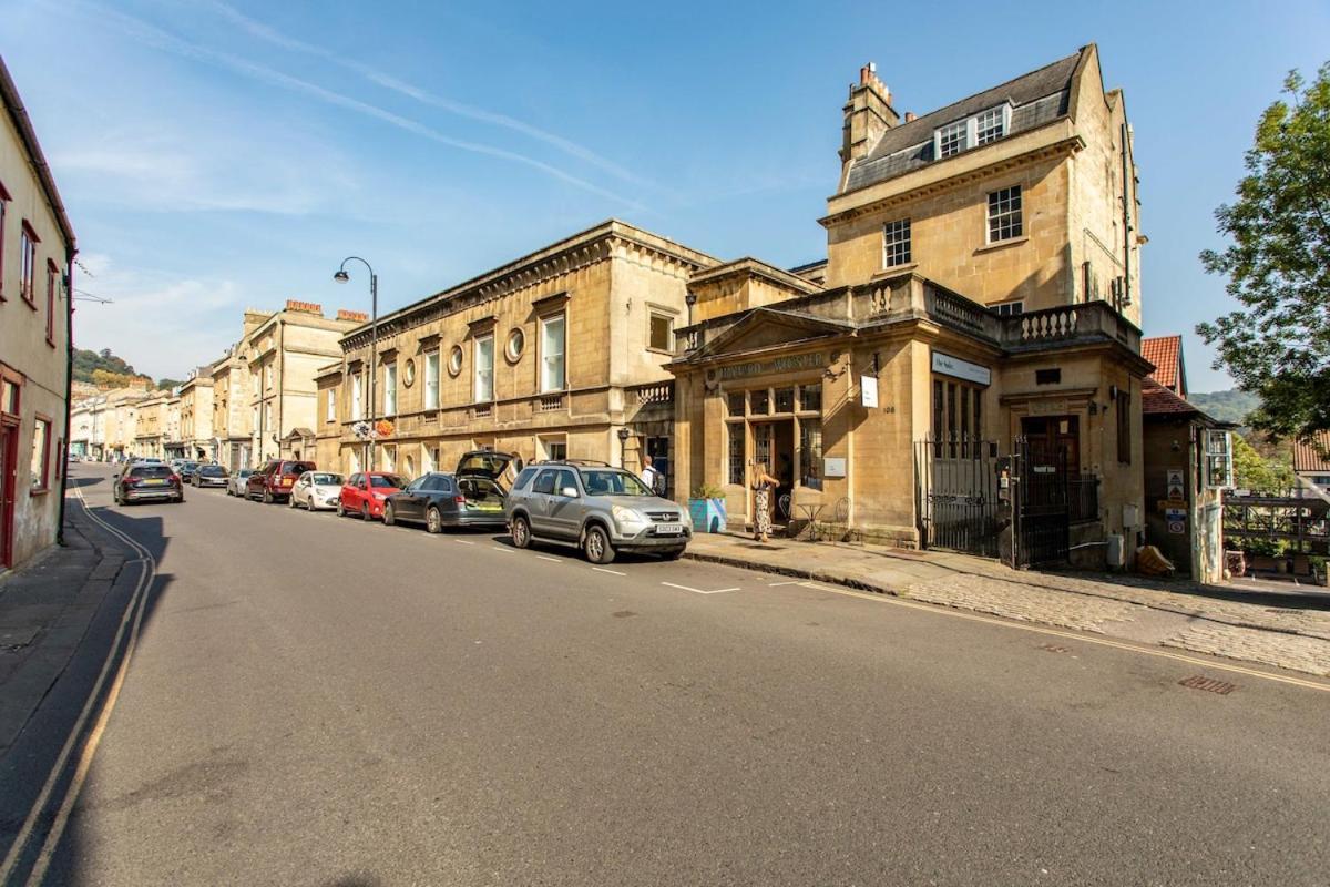 Bright Open Plan Living - - Free Parking Apartment Bath