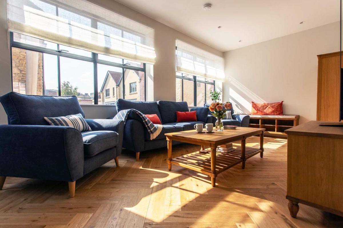 Apartment Bright Open Plan Living - - Free Parking Bath