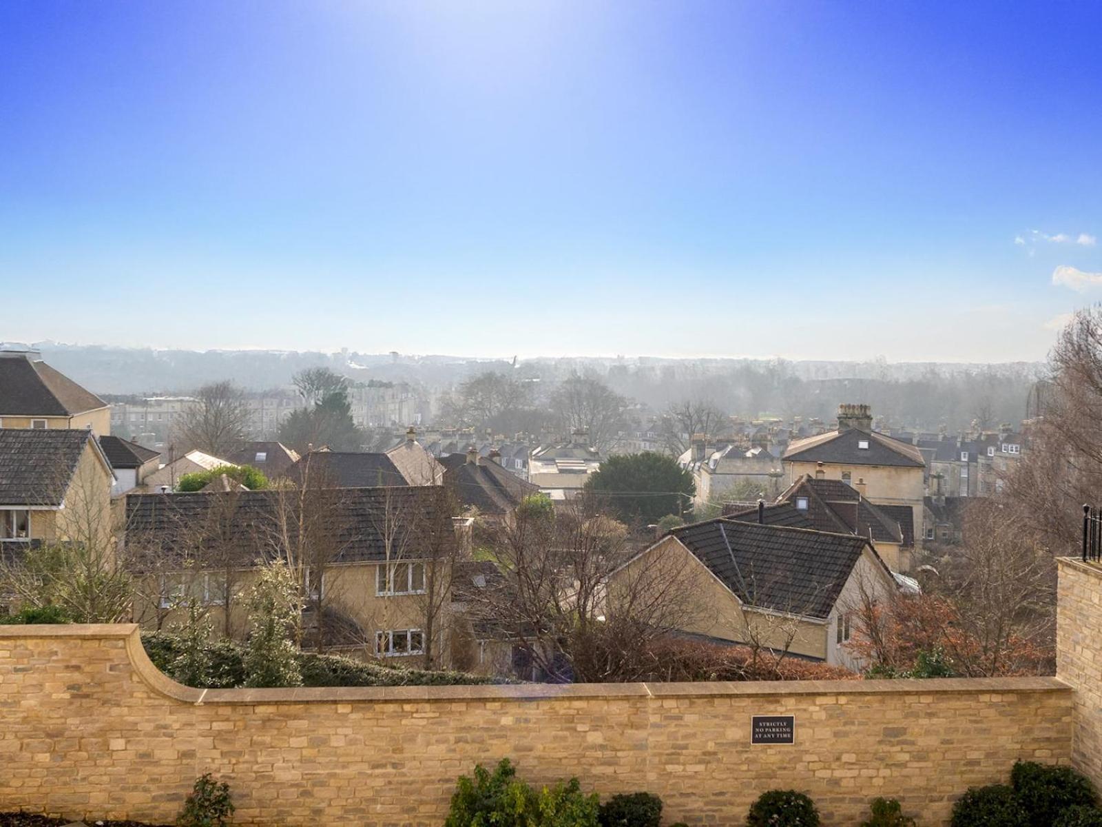 Pass The Keys With Stunning Views And Free Parking