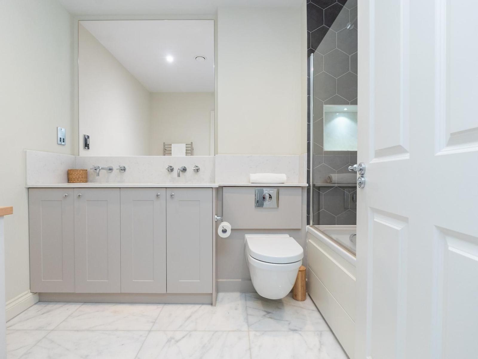 Pass The Keys With Stunning Views And Free Parking Apartment *