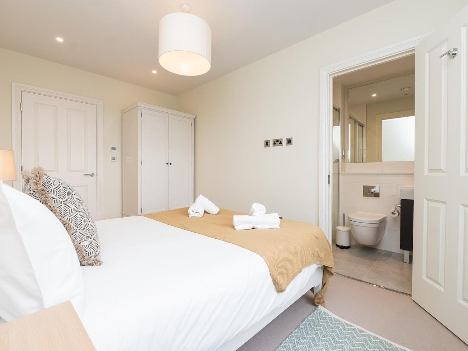 Apartment Pass The Keys With Stunning Views And Free Parking *