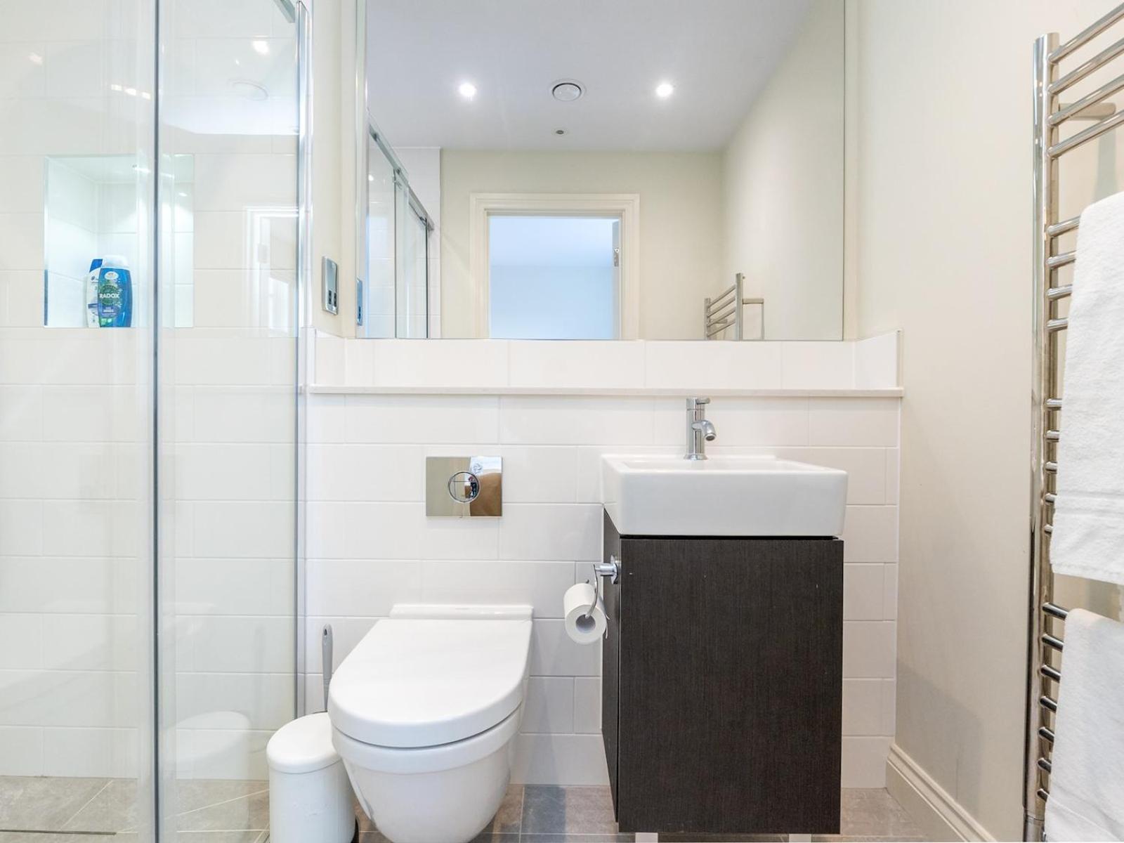 Pass The Keys With Stunning Views And Free Parking Bath