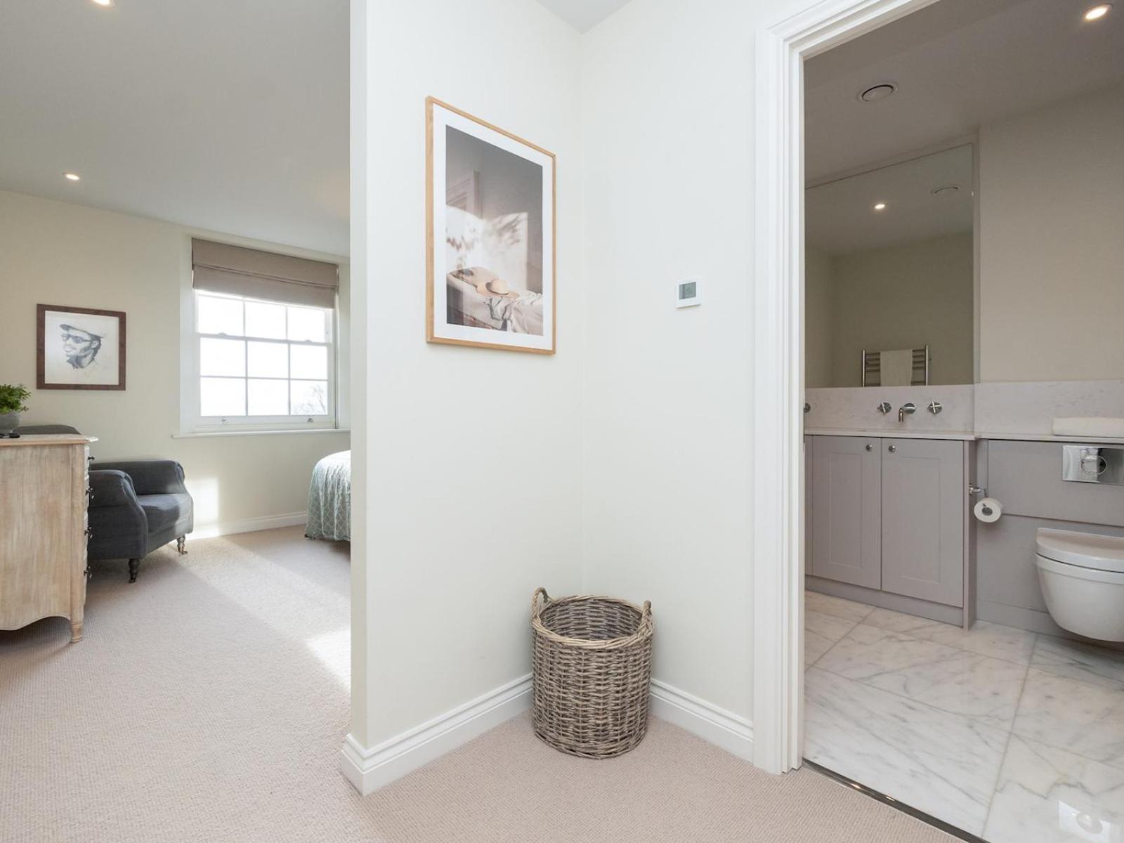 Pass The Keys With Stunning Views And Free Parking Apartment *
