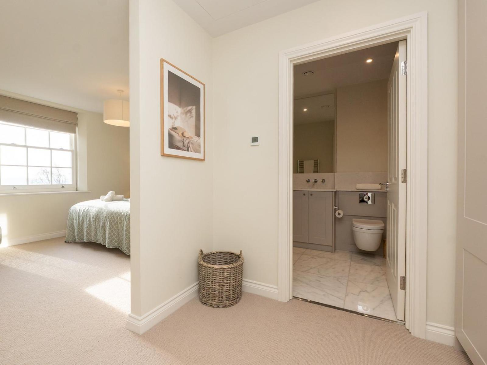 Apartment Pass The Keys With Stunning Views And Free Parking *
