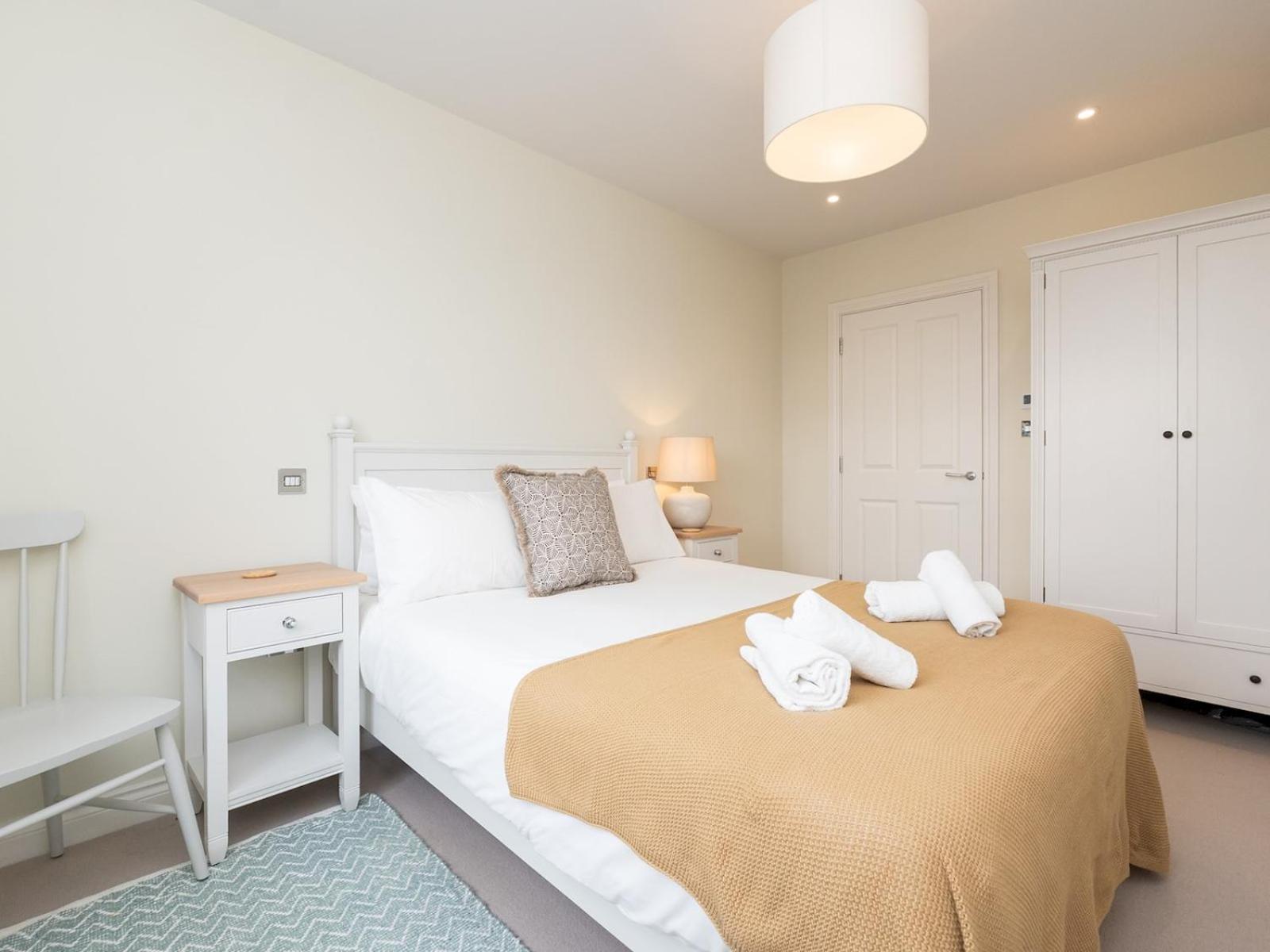 Pass The Keys With Stunning Views And Free Parking Apartment