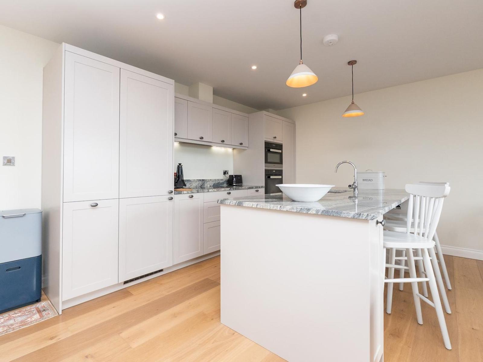 Pass The Keys With Stunning Views And Free Parking Apartment Bath