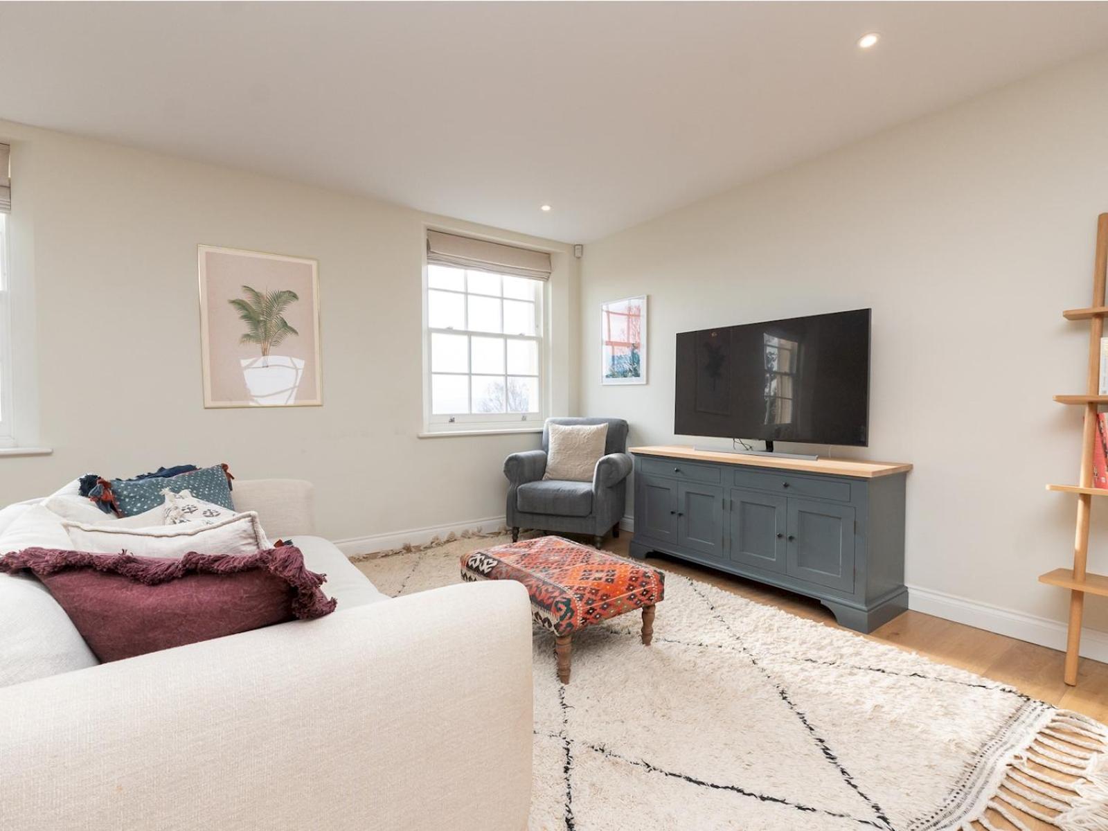 Pass The Keys With Stunning Views And Free Parking Apartment Bath