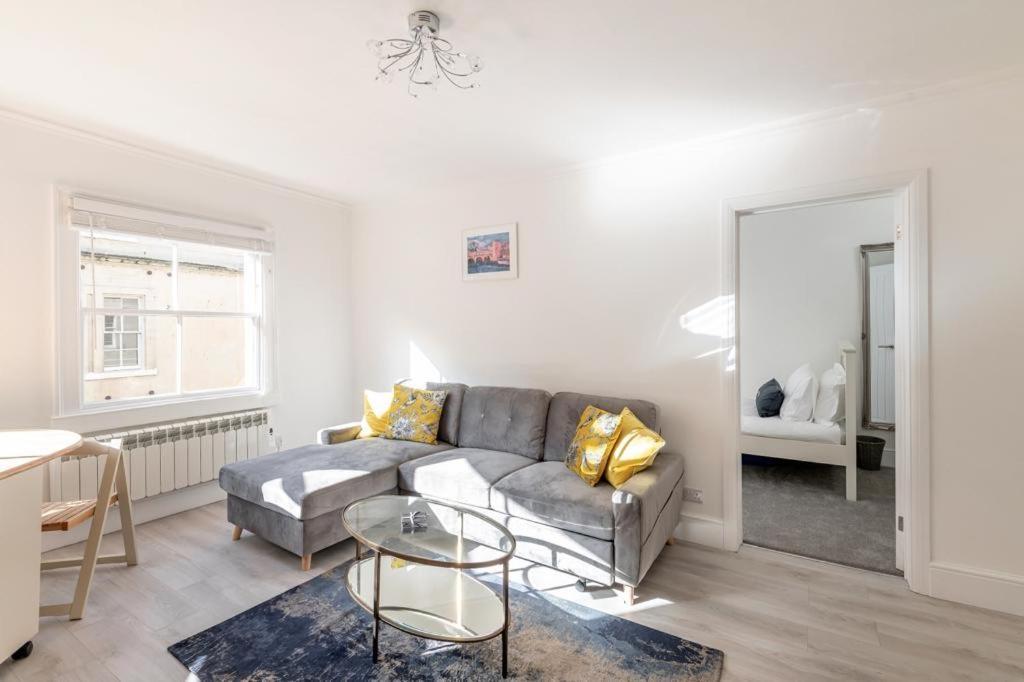 Flat In Centre Apartment Bath