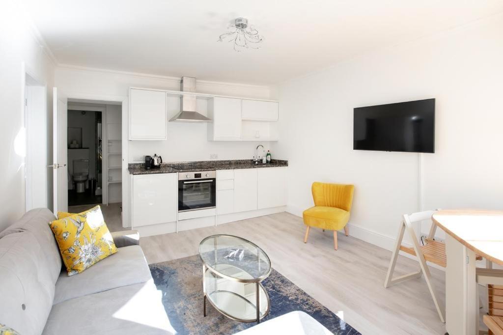 Flat In Centre