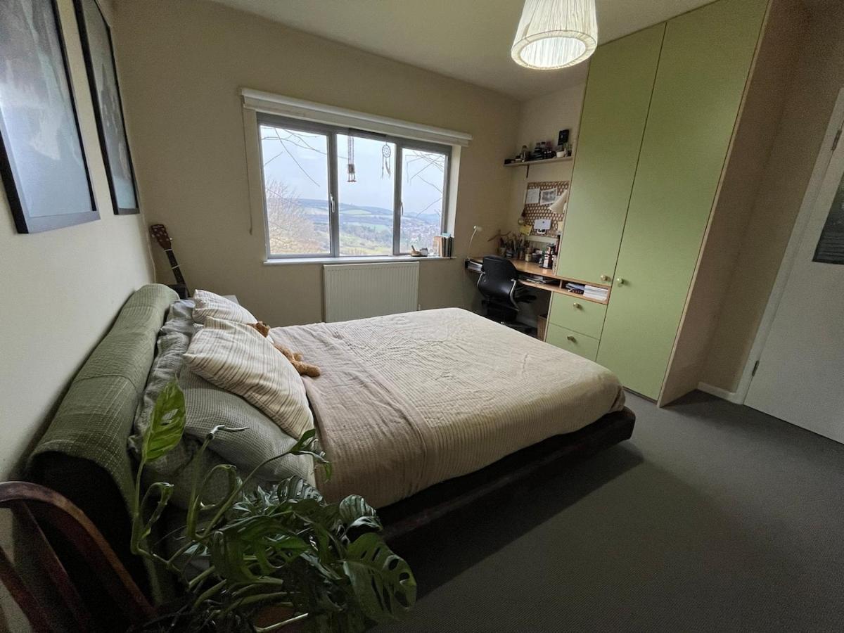 Large Open Plan Family House With Stunning Views *