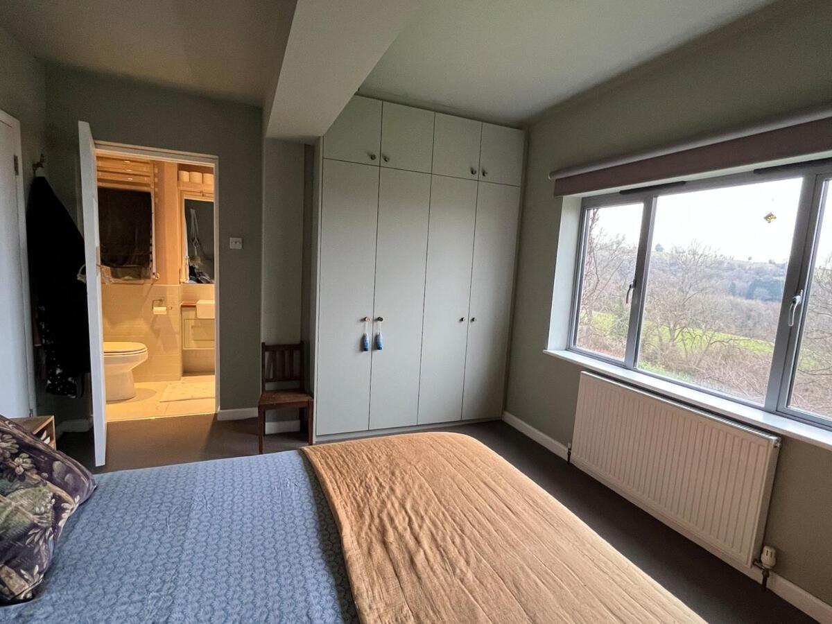 Large Open Plan Family House With Stunning Views Holiday home Bath