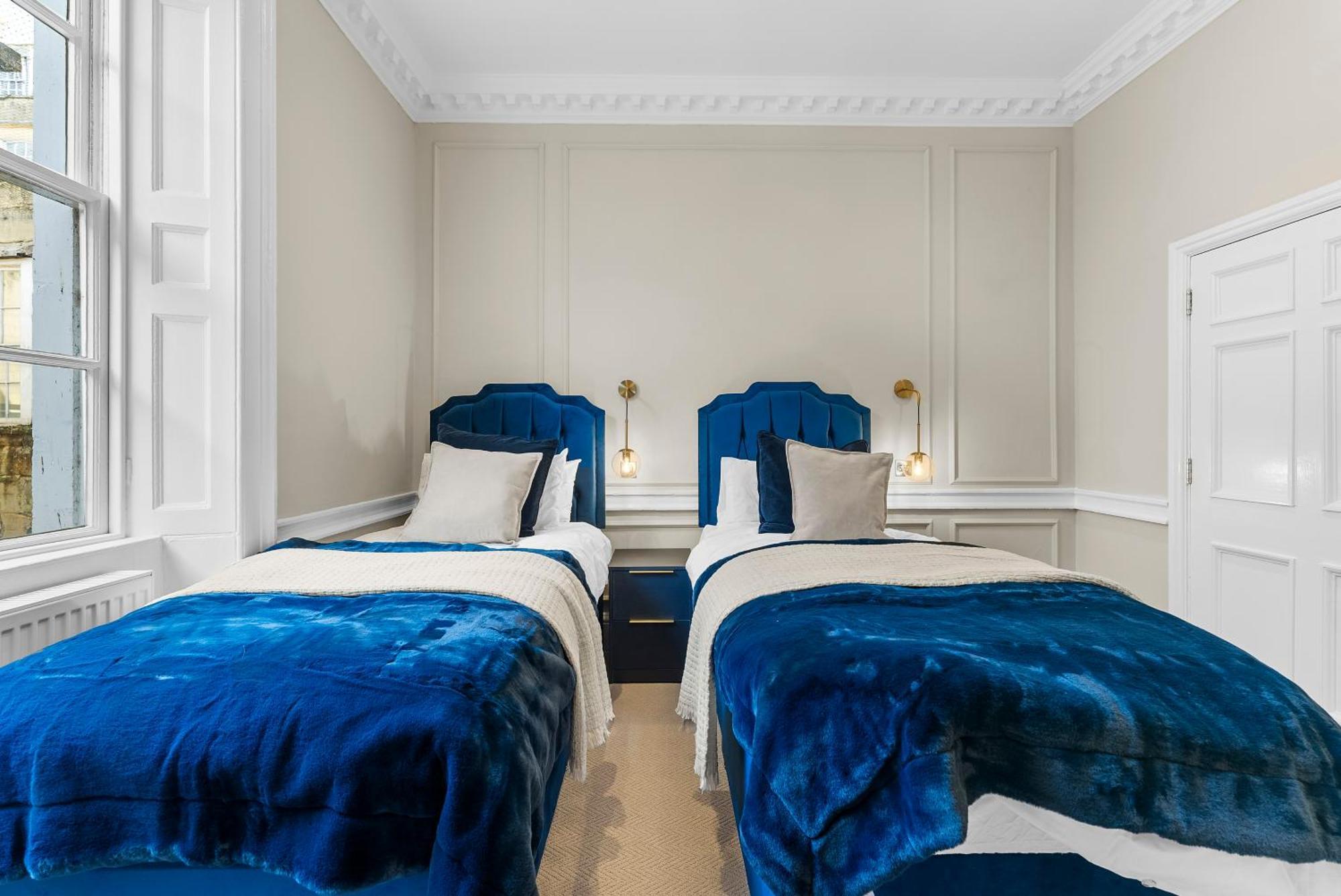 Villa Baths Ultimate House Sleeps 40 *