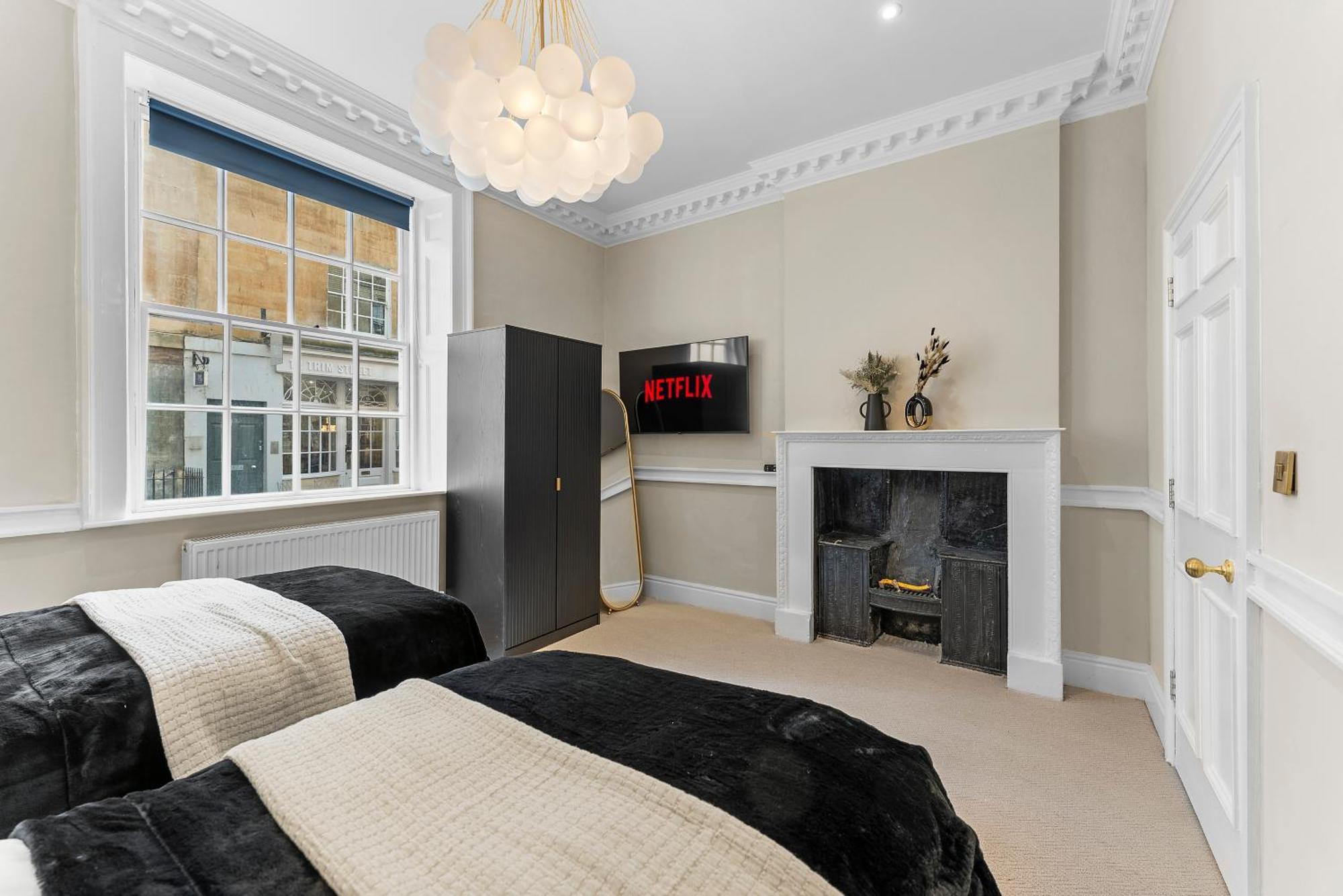 Baths Ultimate House Sleeps 40
