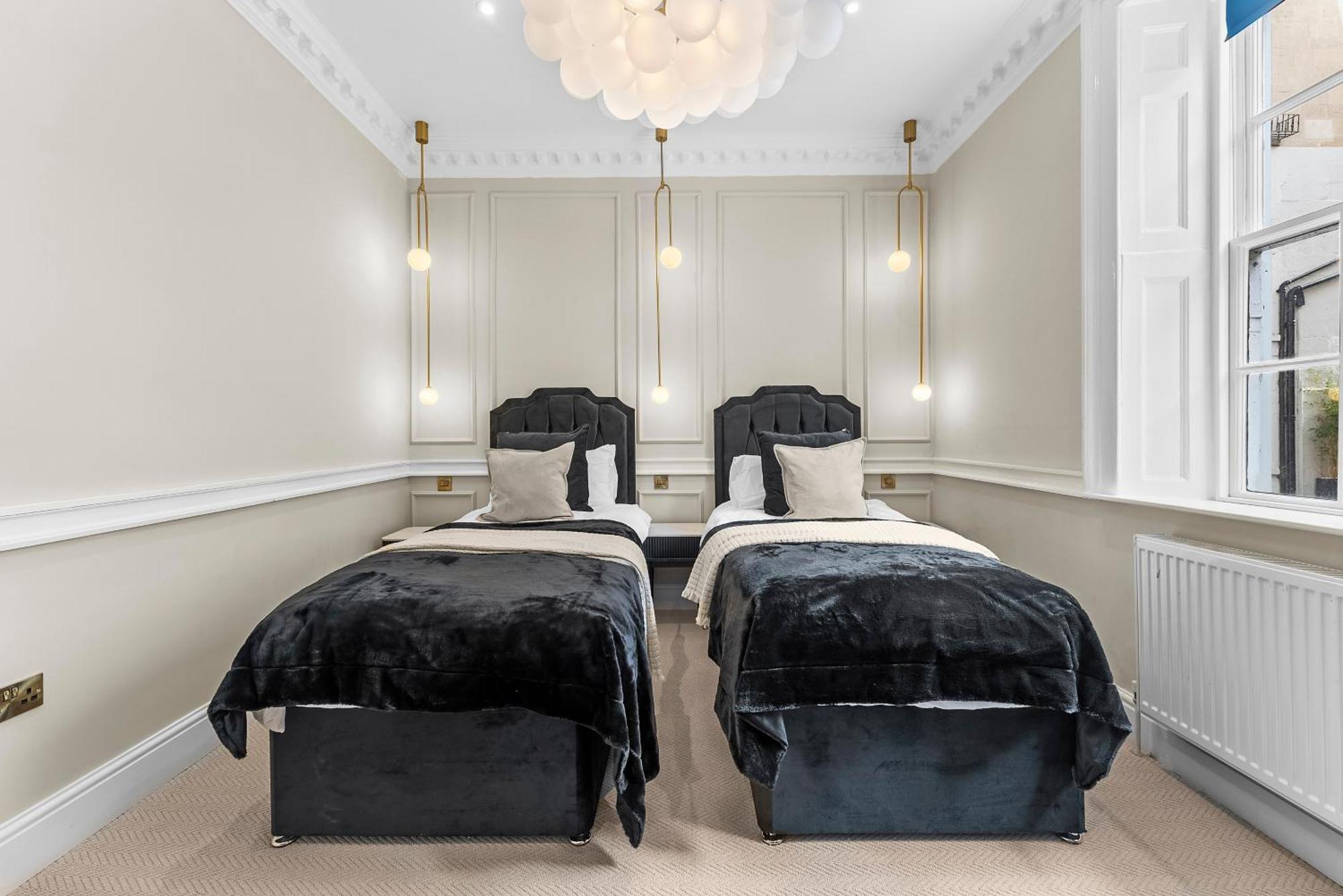 Baths Ultimate House Sleeps 40 Villa *