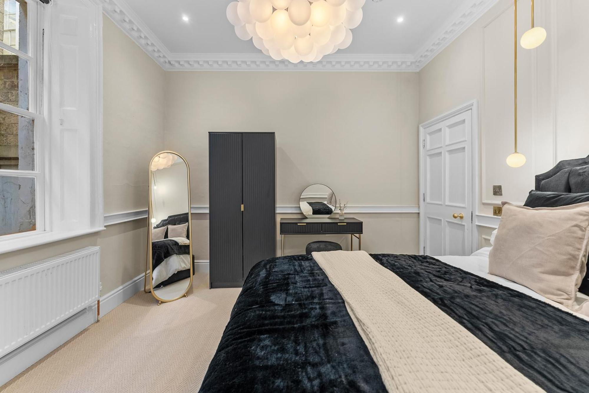 Villa Baths Ultimate House Sleeps 40 *