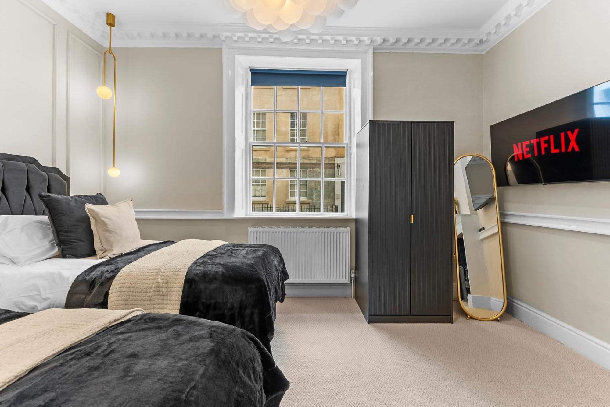 Villa Baths Ultimate House Sleeps 40