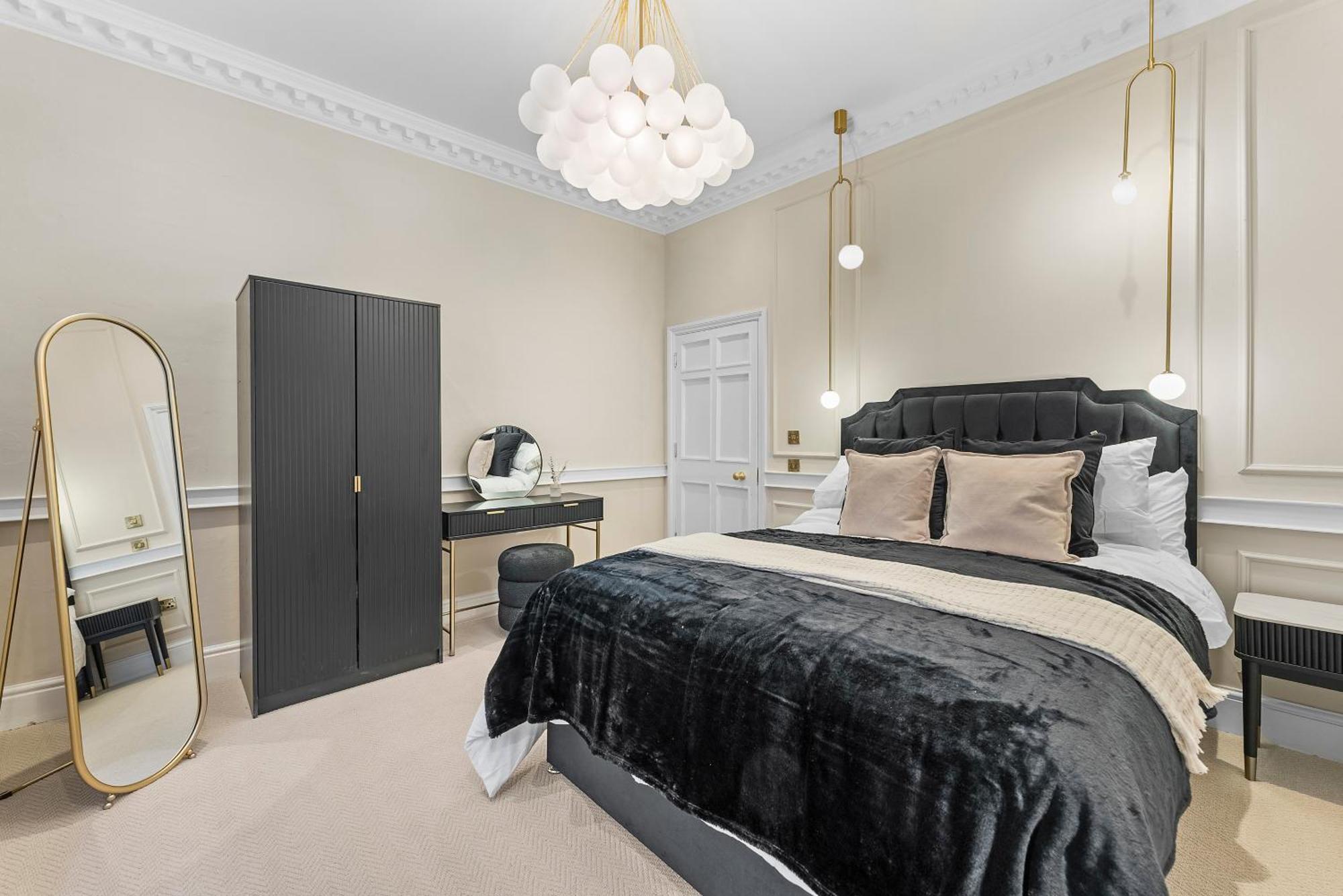 Baths Ultimate House Sleeps 40 Villa Bath