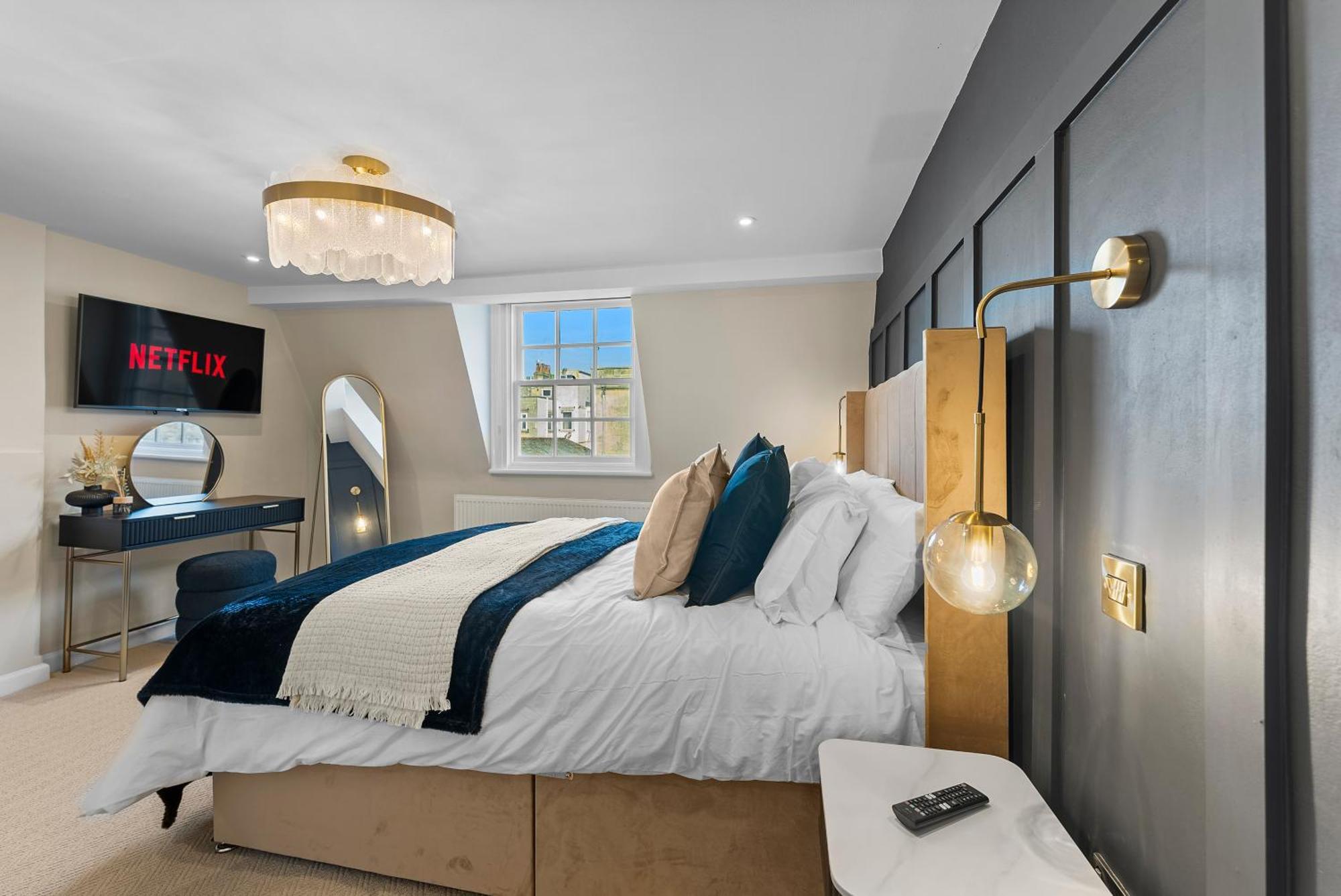 Baths Ultimate House Sleeps 40 Villa Bath