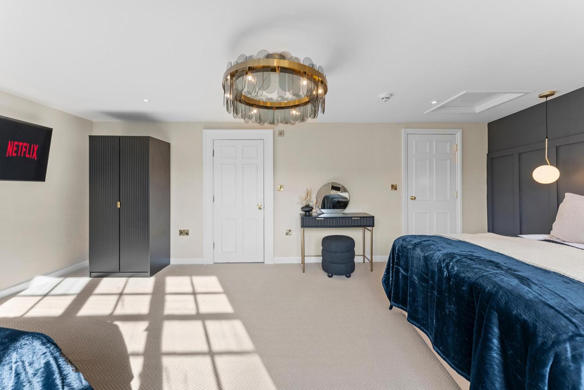 Baths Ultimate House Sleeps 40 Villa Bath