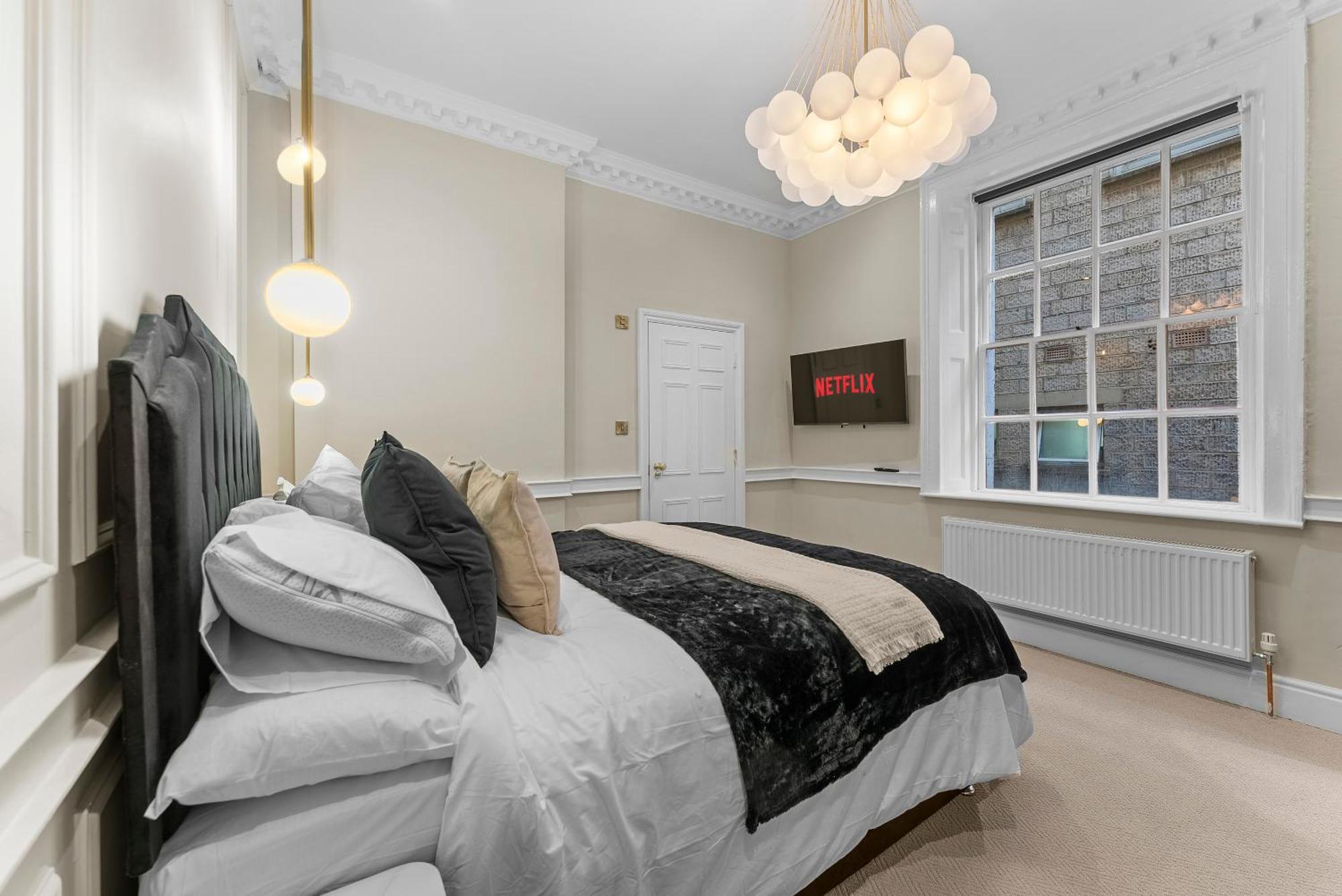 Baths Ultimate House Sleeps 40 Villa