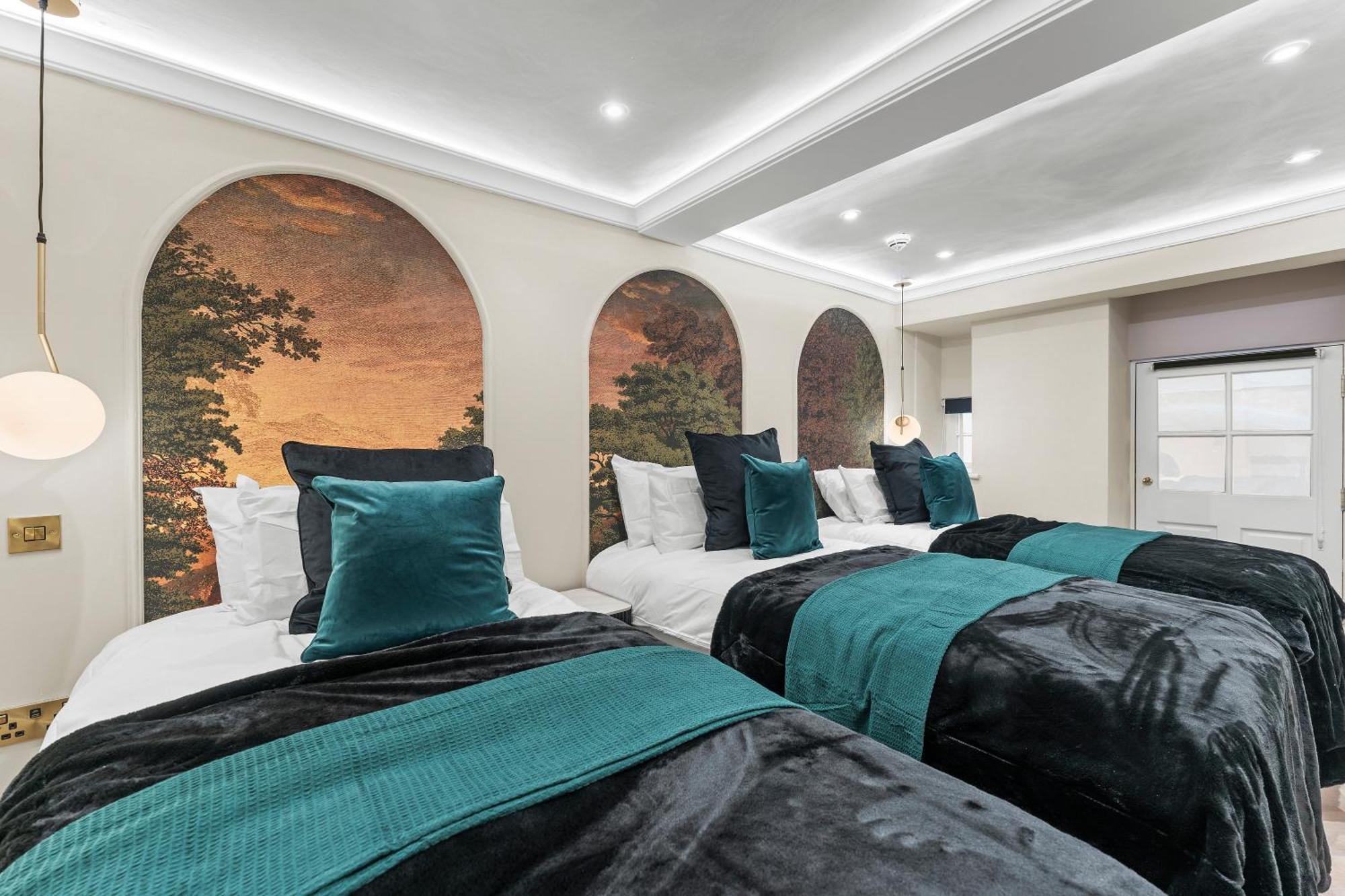 Baths Ultimate House Sleeps 40 Villa Bath