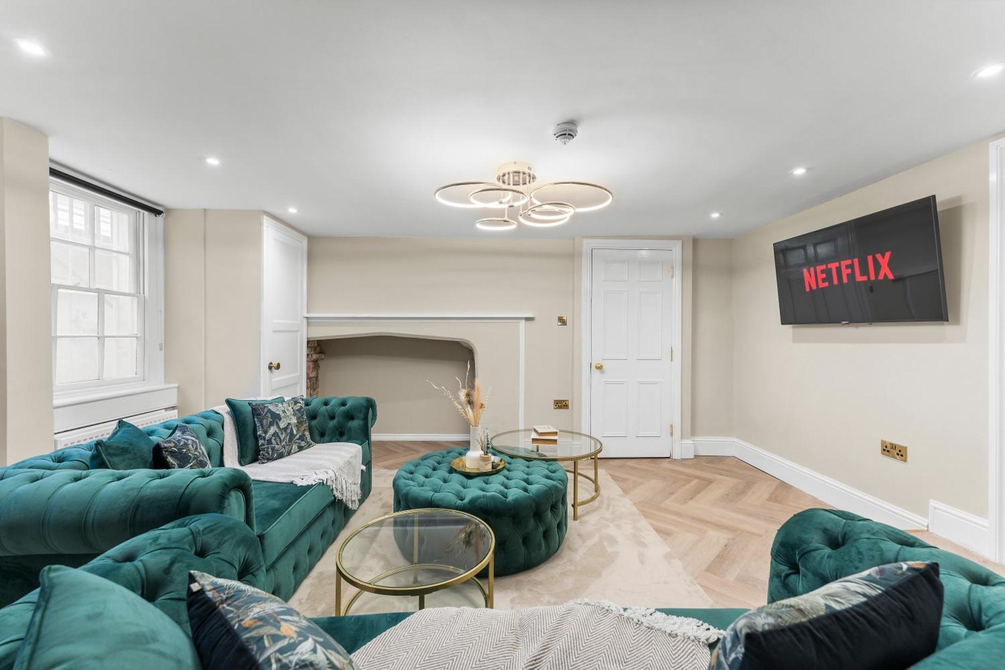 Villa Baths Ultimate House Sleeps 40