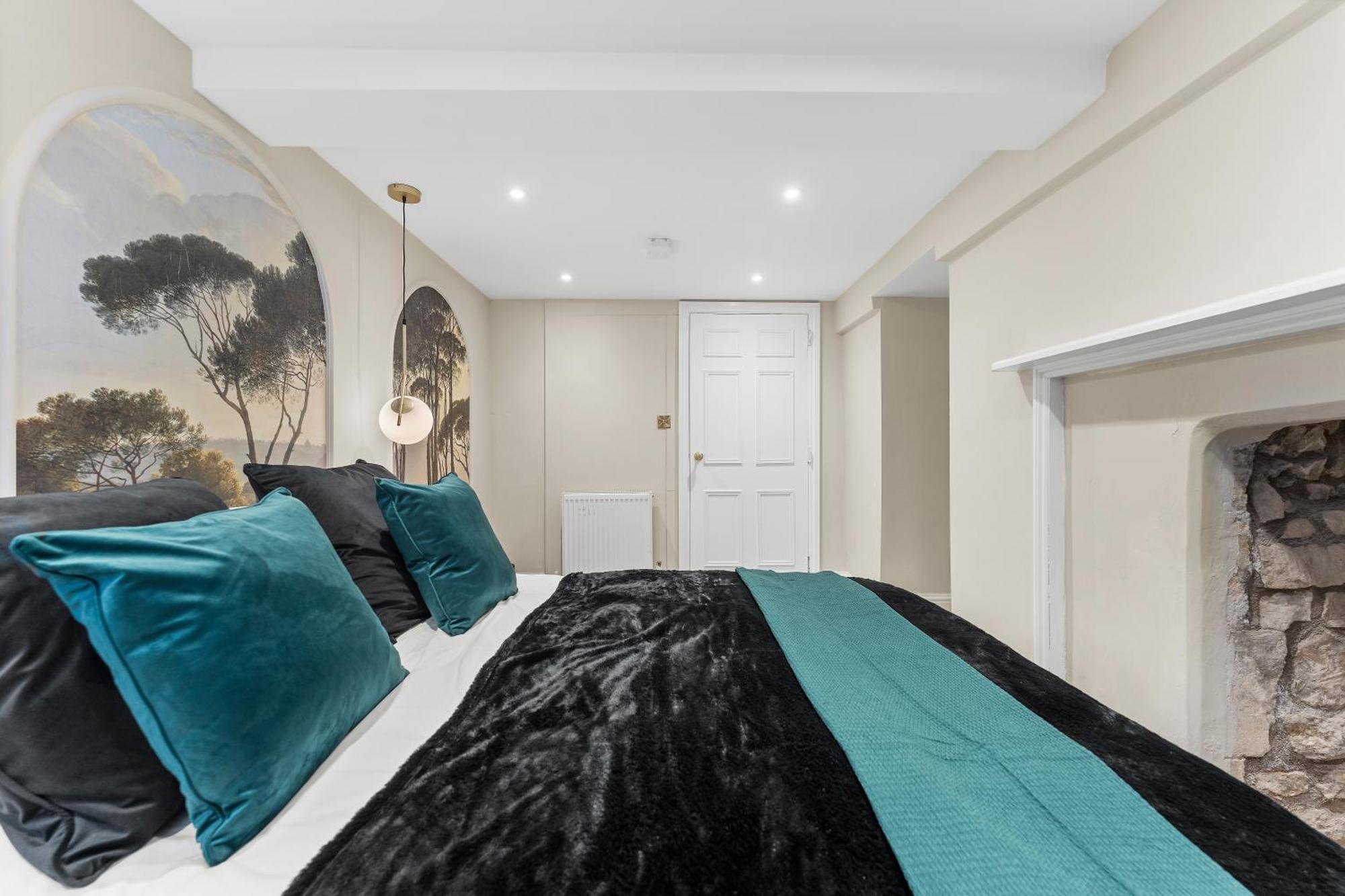 Baths Ultimate House Sleeps 40