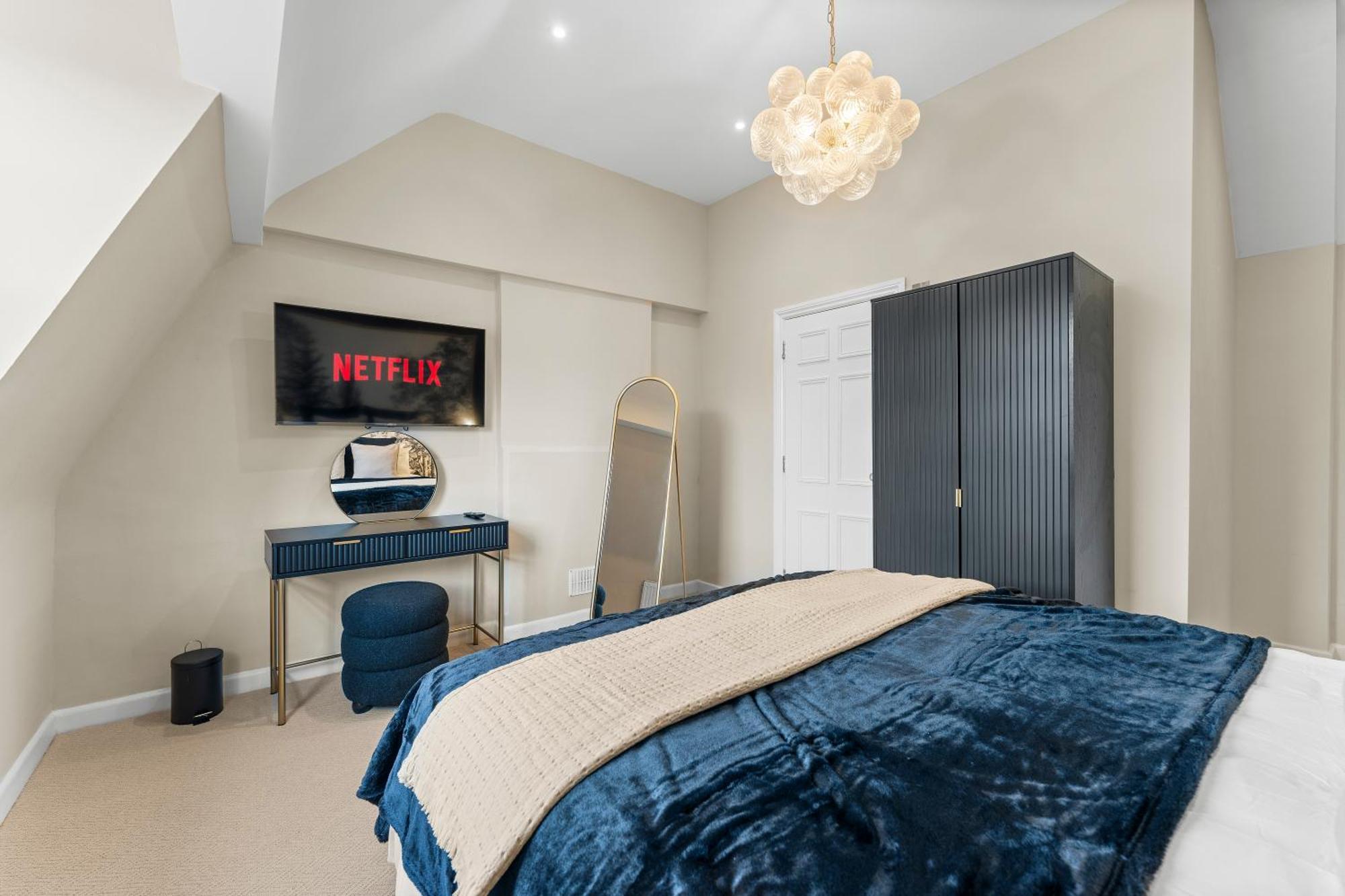 Villa Baths Ultimate House Sleeps 40 *
