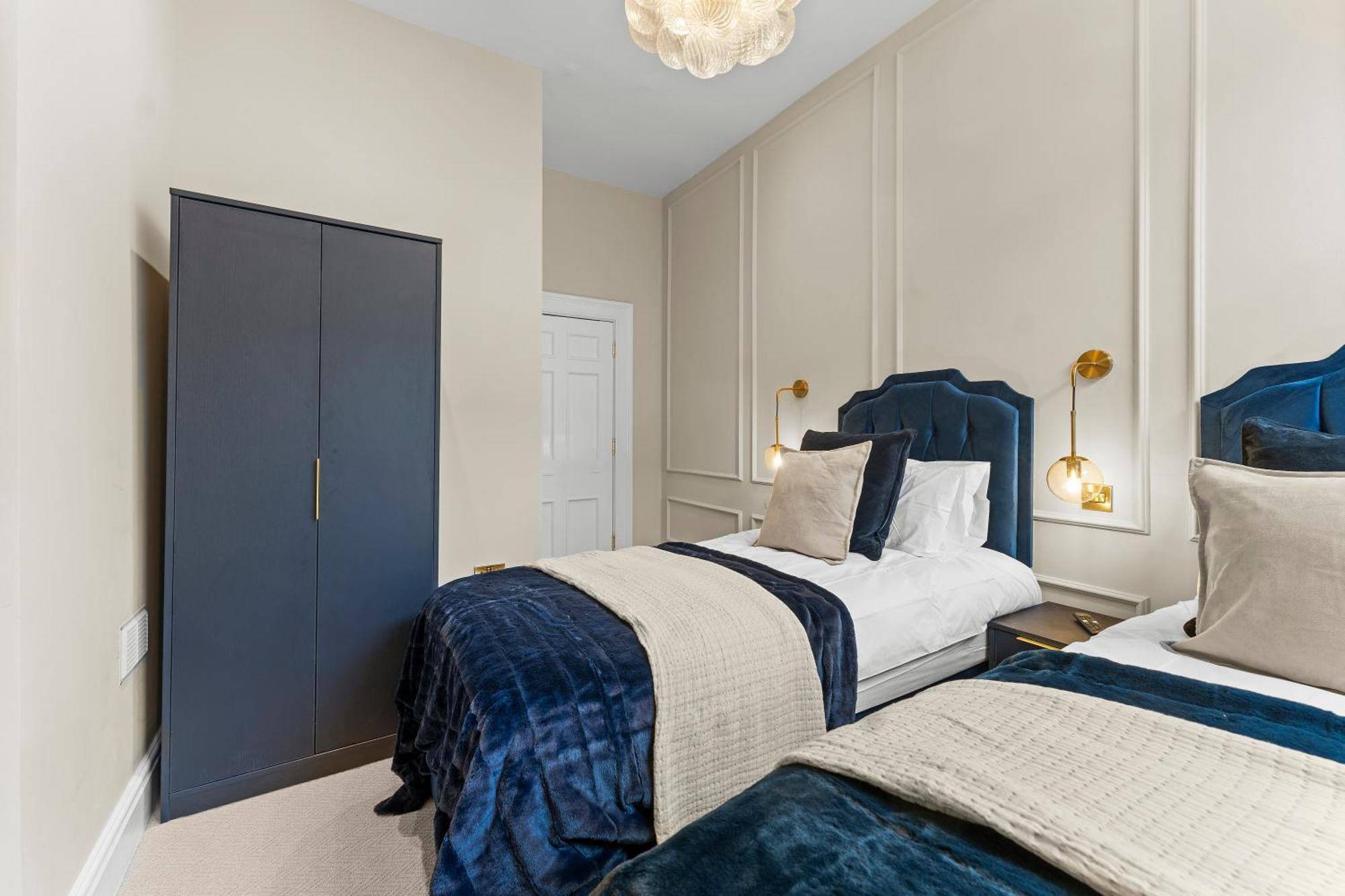 Baths Ultimate House Sleeps 40 Villa Bath
