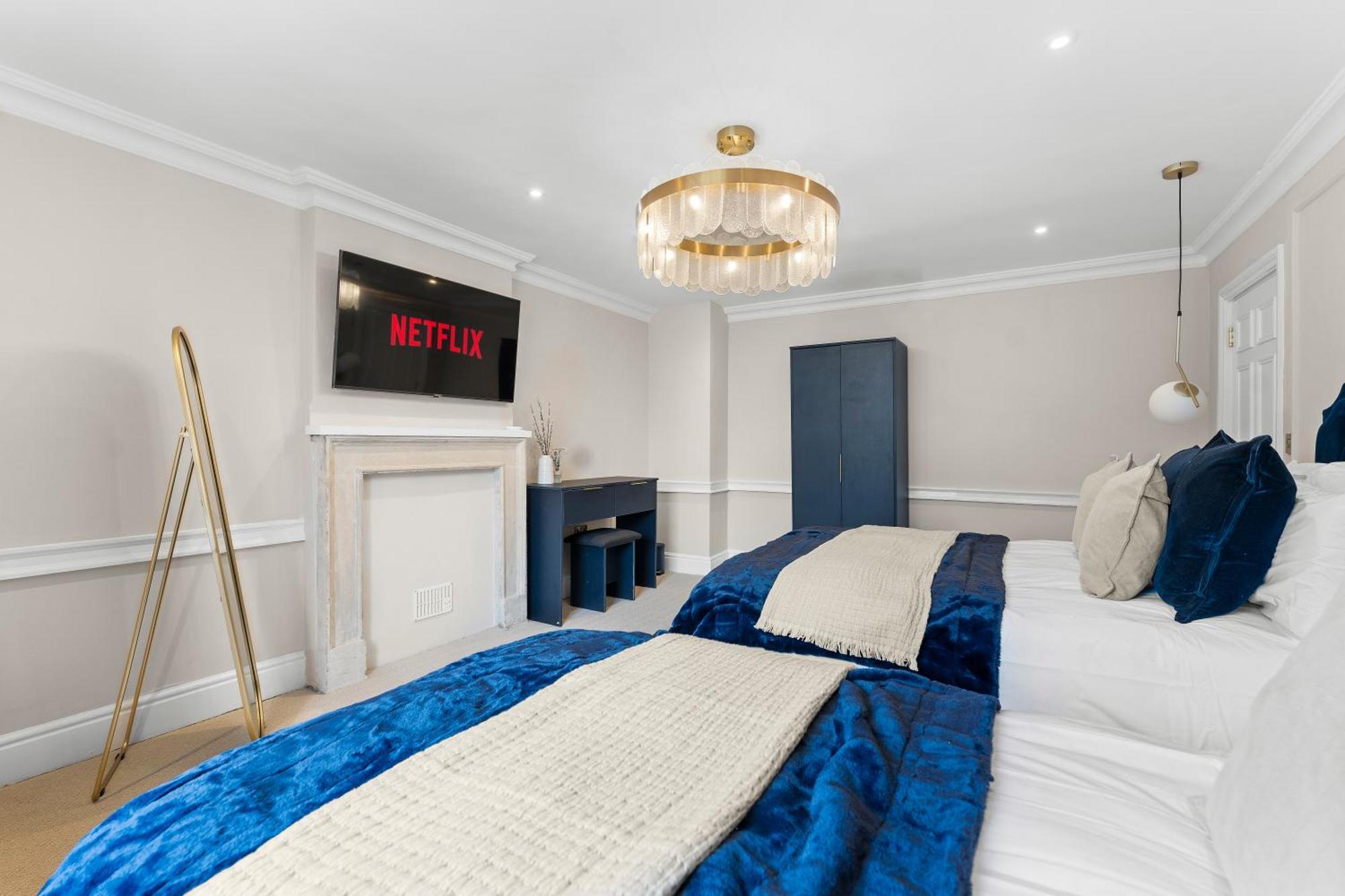 Villa Baths Ultimate House Sleeps 40 Bath