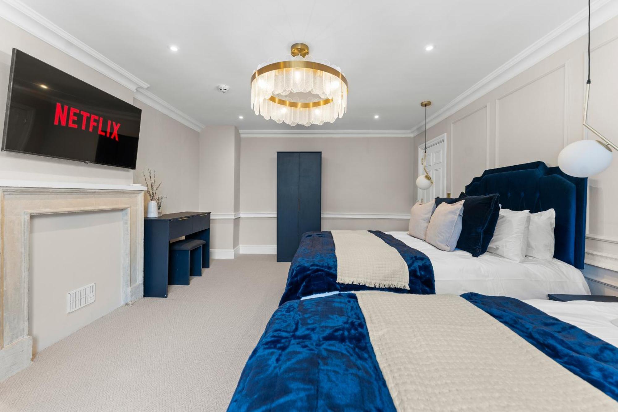 Baths Ultimate House Sleeps 40 Villa Bath
