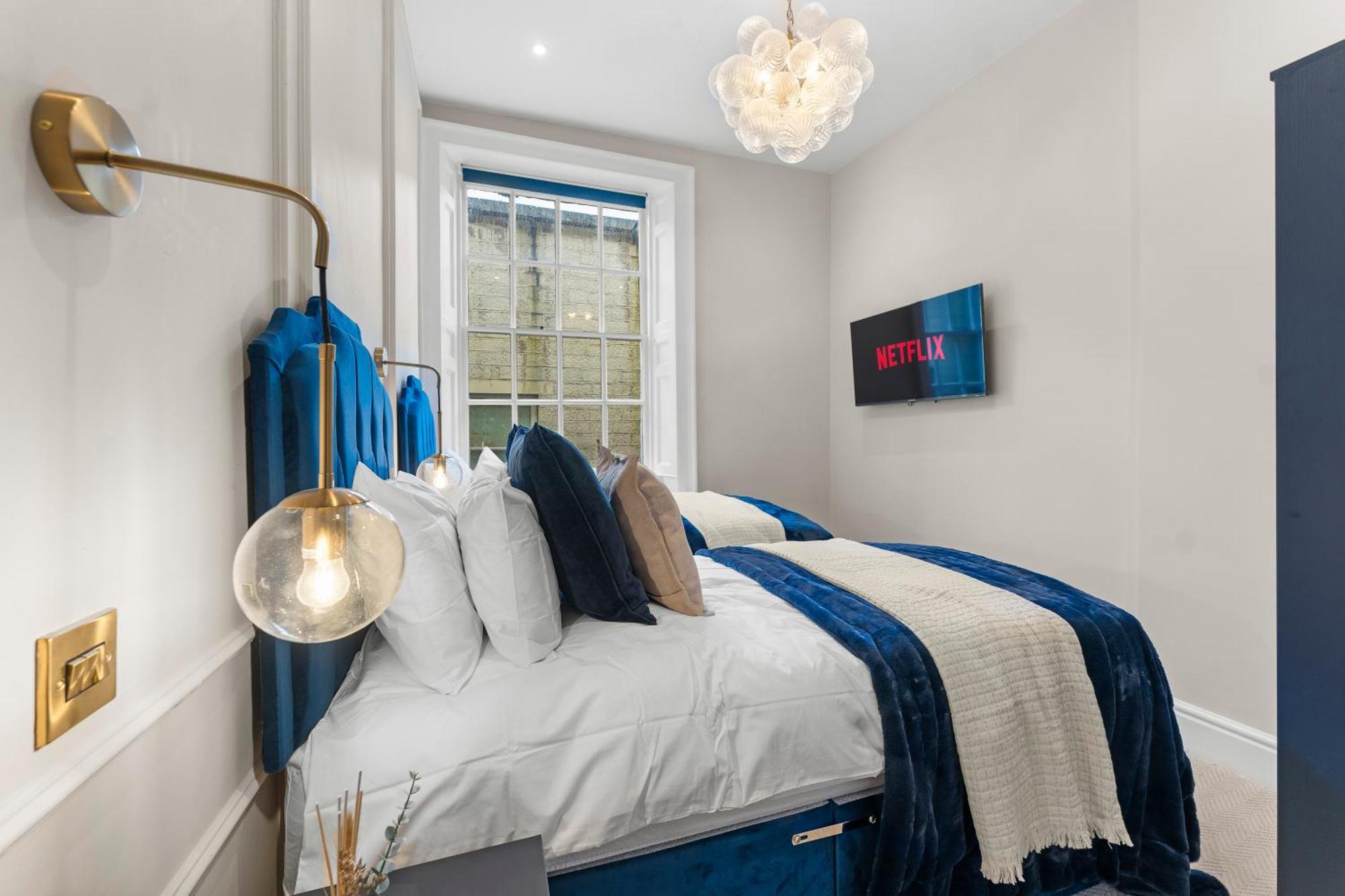 Villa Baths Ultimate House Sleeps 40