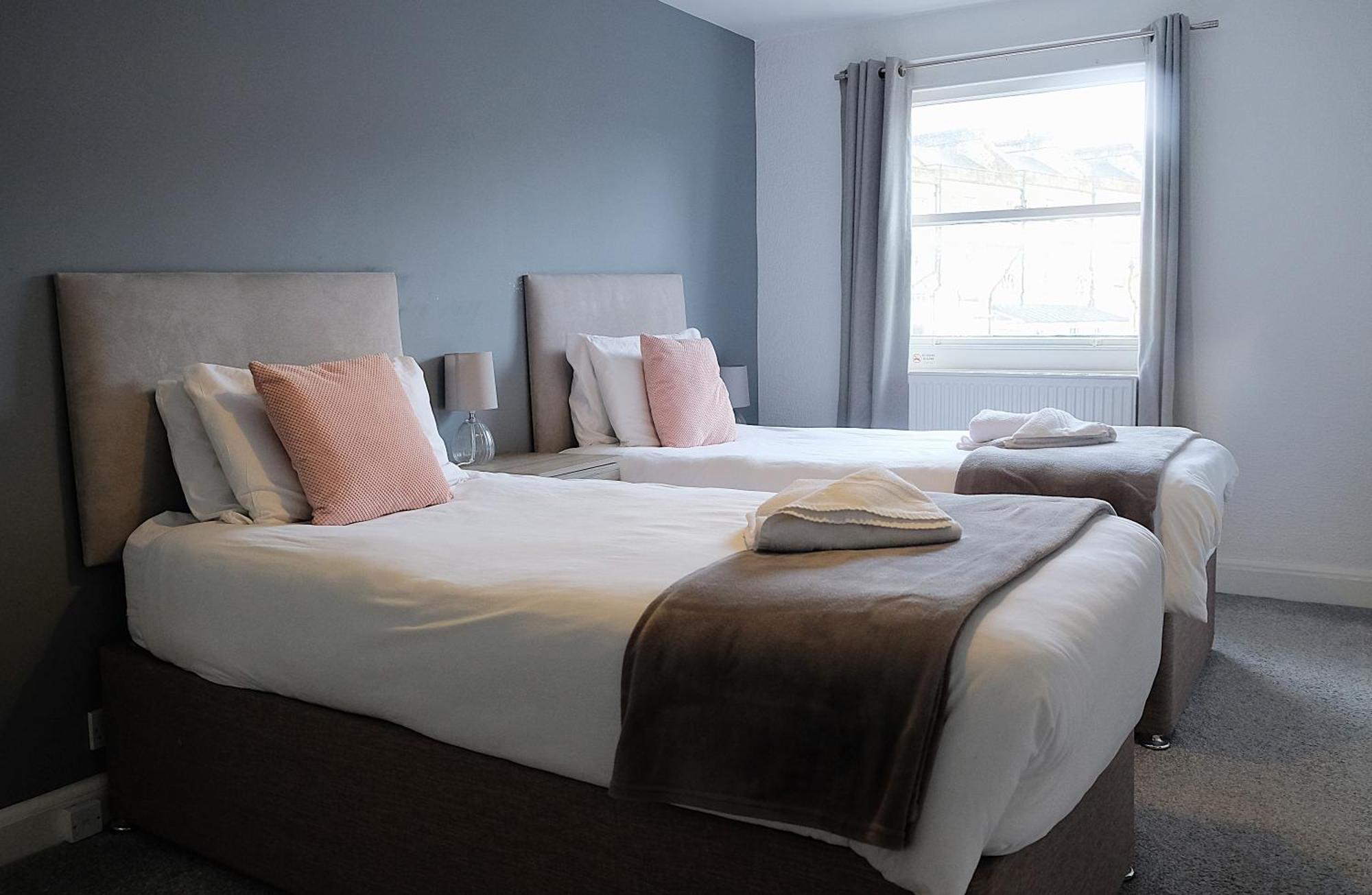 Spacious Georgian 3bedroom Apartment, 5 Mins From Abbey