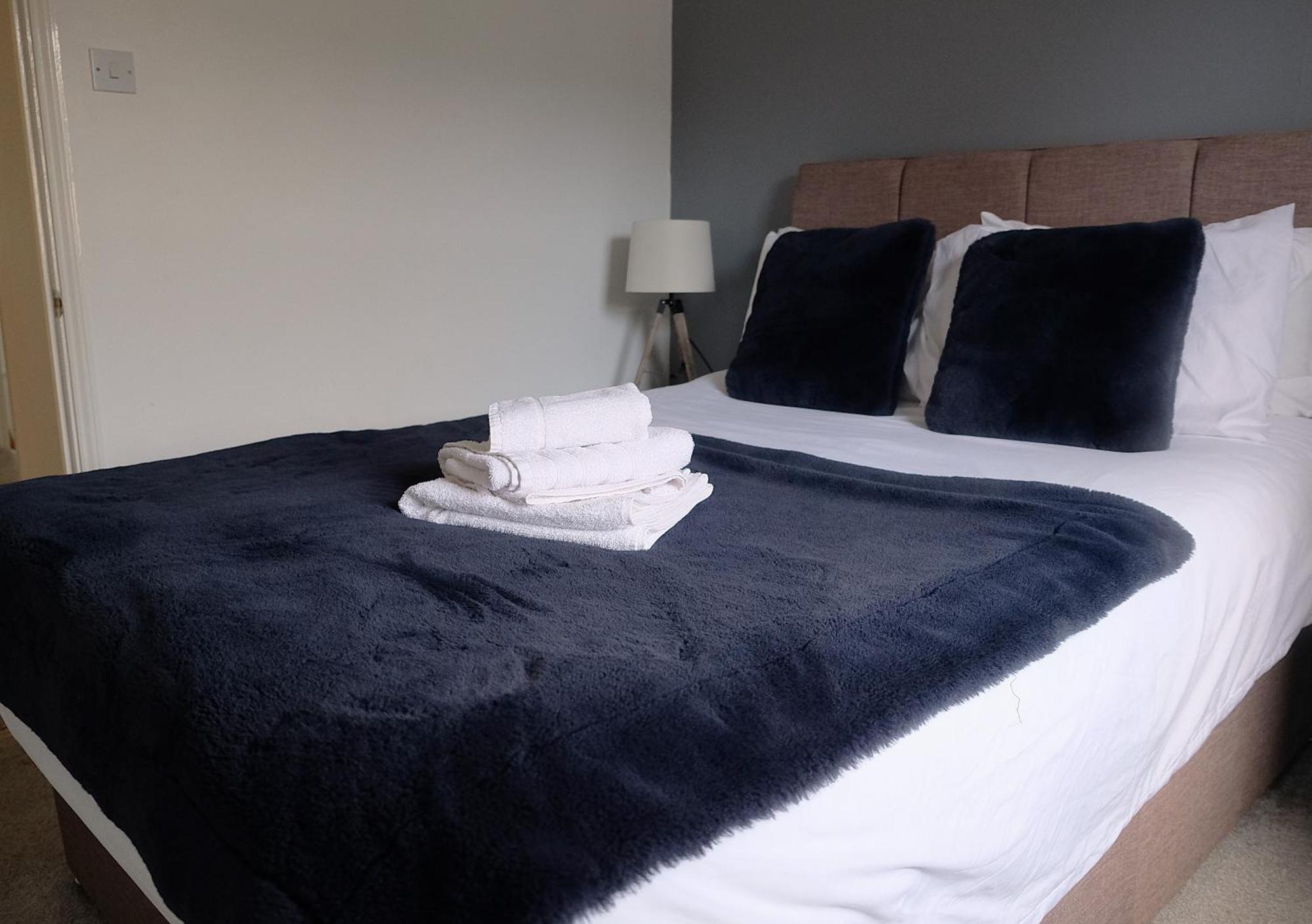 Spacious Georgian 3bedroom Apartment, 5 Mins From Abbey Apartment *