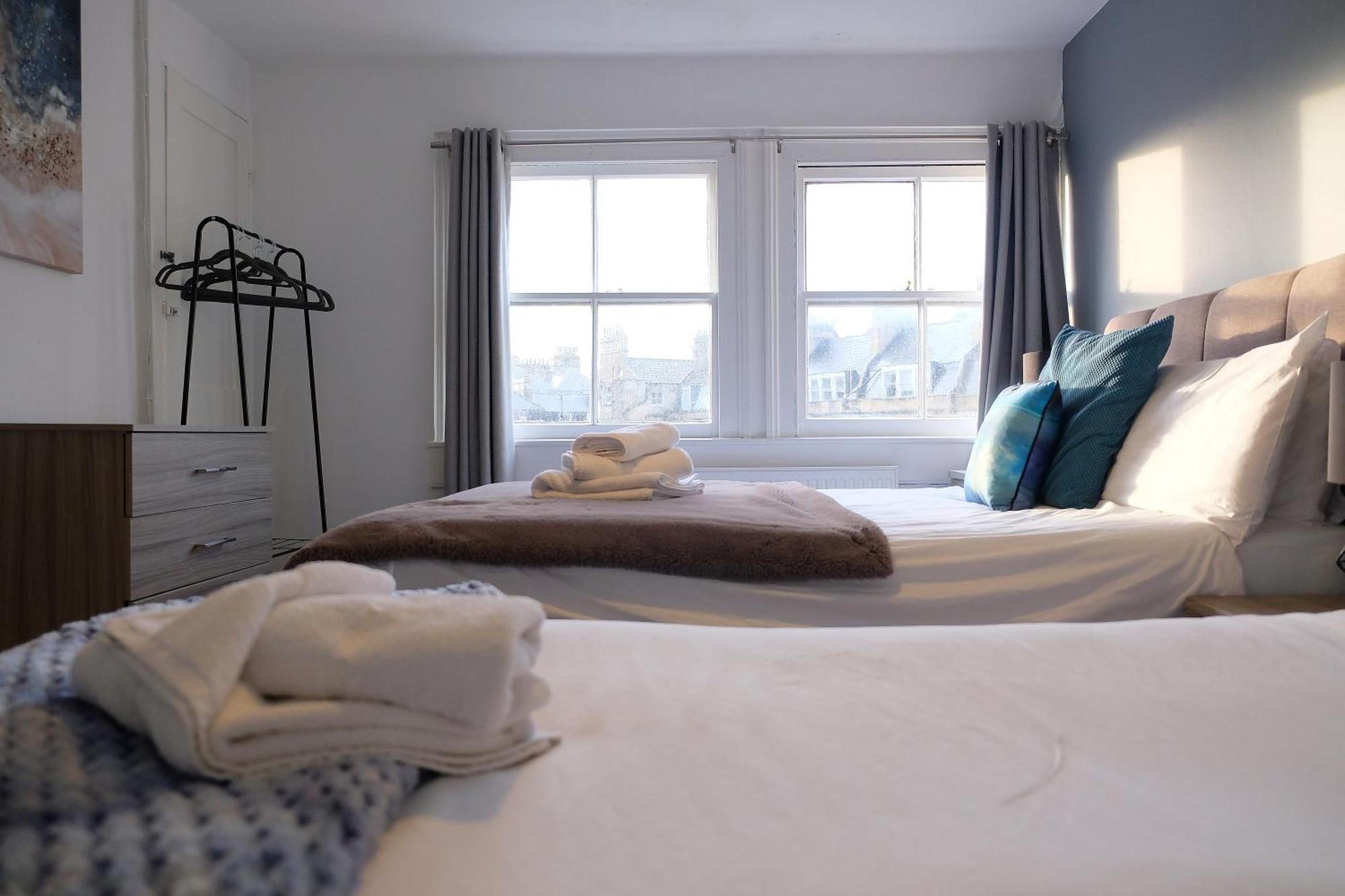 Spacious Georgian 3bedroom Apartment, 5 Mins From Abbey Bath