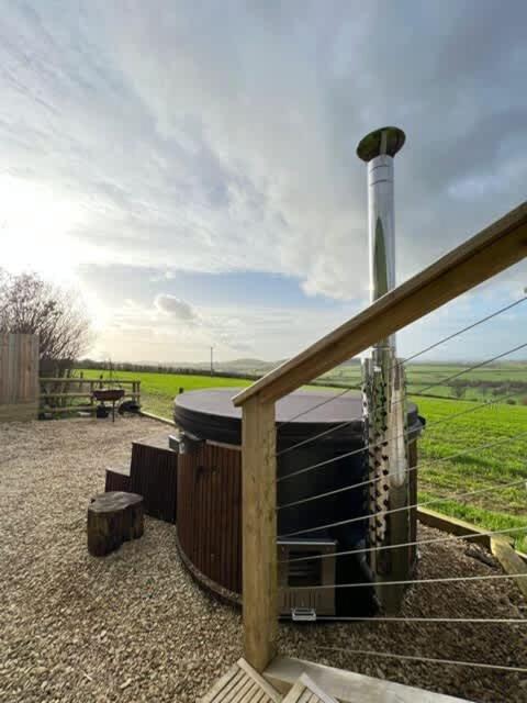 Holiday home Contemporary Container With Hot Tub Bath