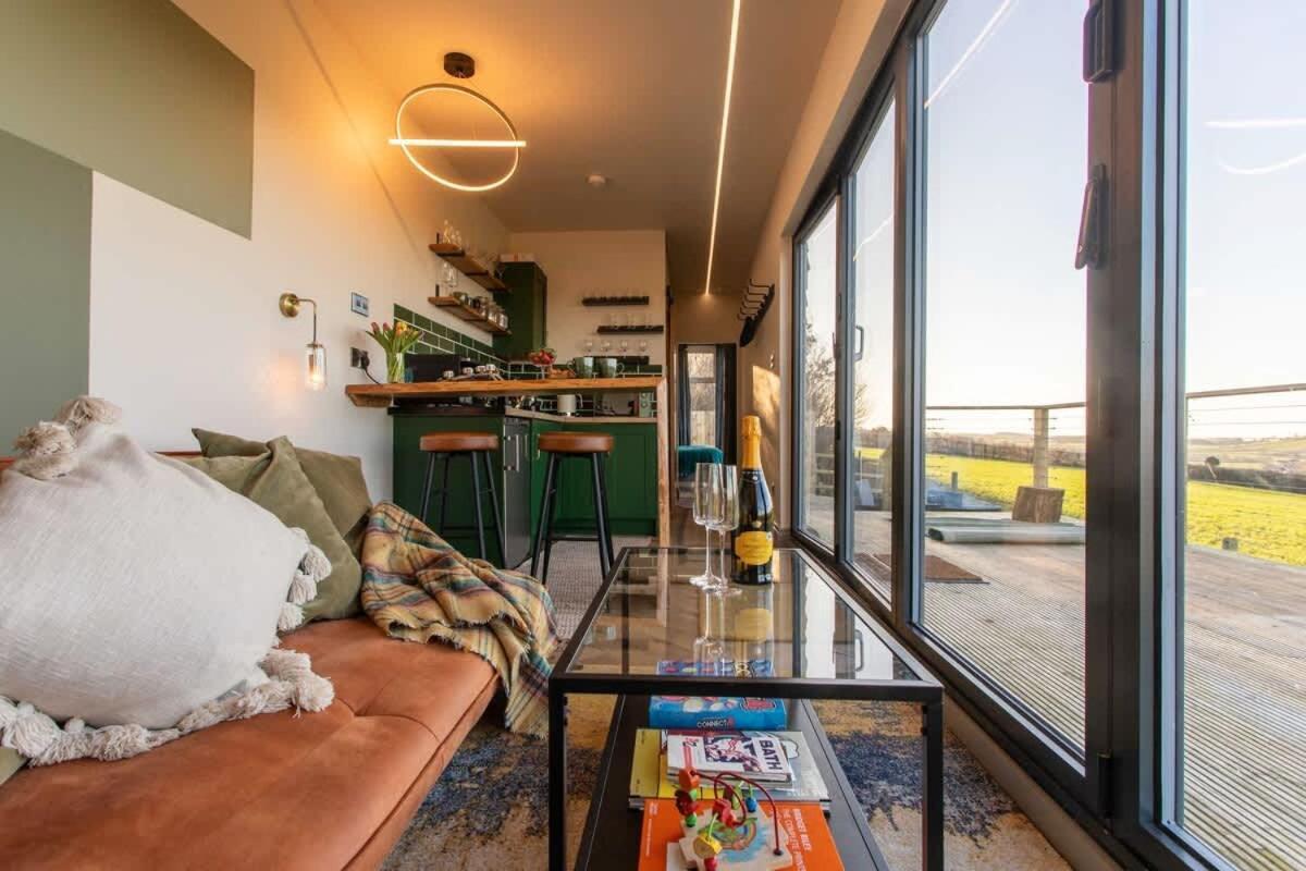 Holiday home Contemporary Container With Hot Tub Bath