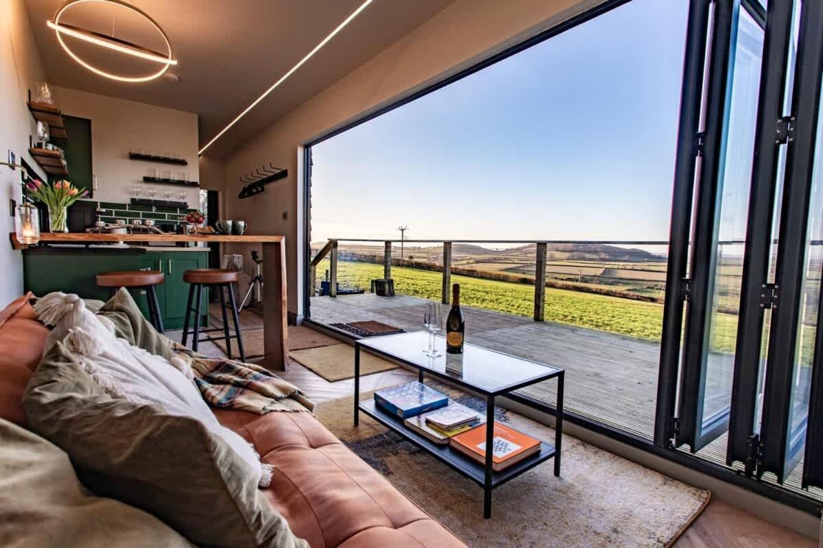 Holiday home Contemporary Container With Hot Tub