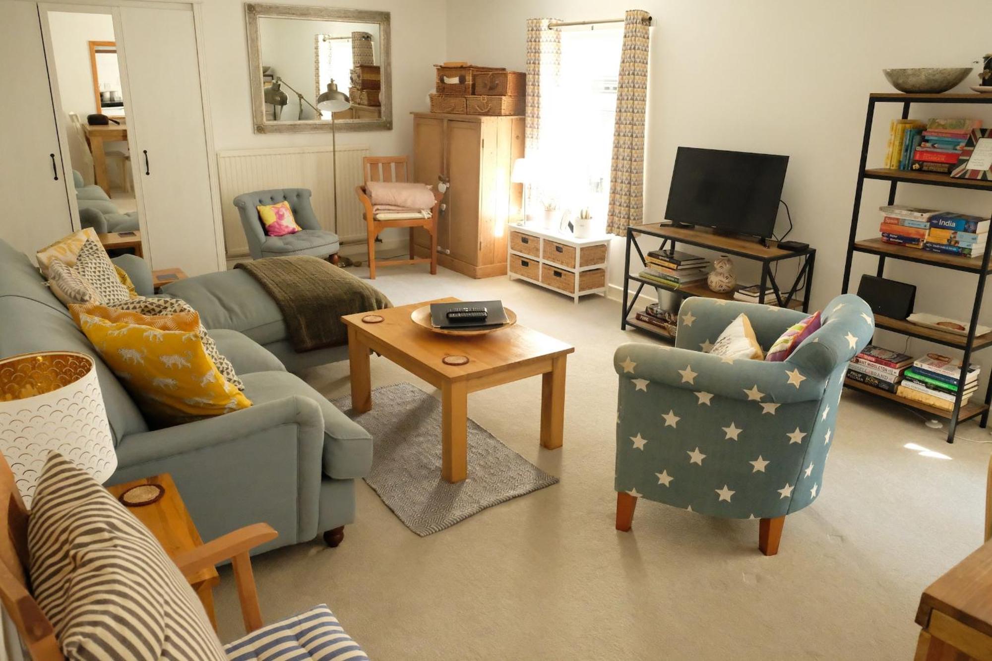 Spacious Centre Bath